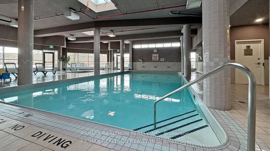 3233 Eglinton Avenue E, #402