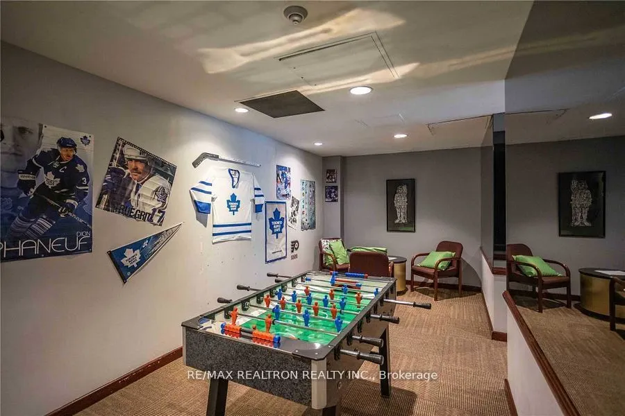 3233 Eglinton Avenue E, #402