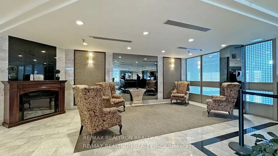 3233 Eglinton Avenue E, #402