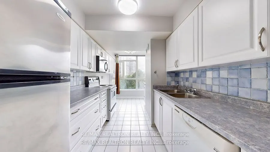 3233 Eglinton Avenue E, #402