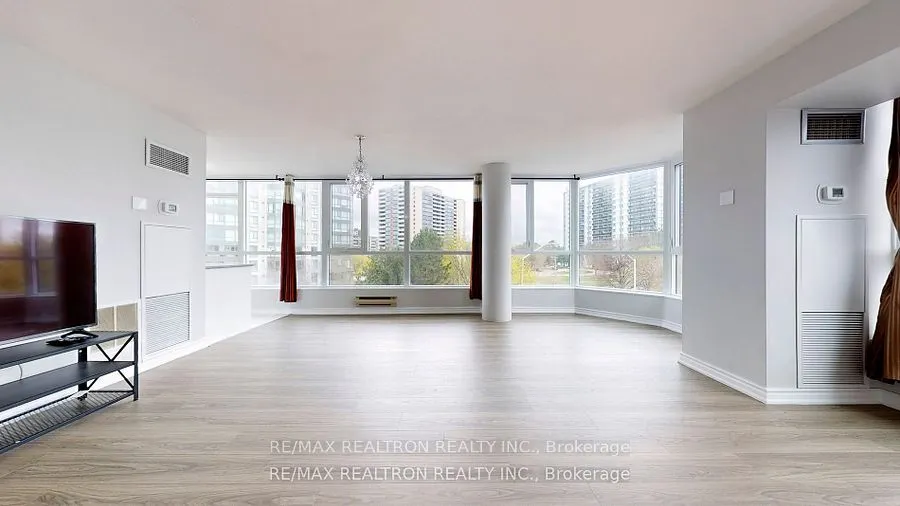 3233 Eglinton Avenue E, #402