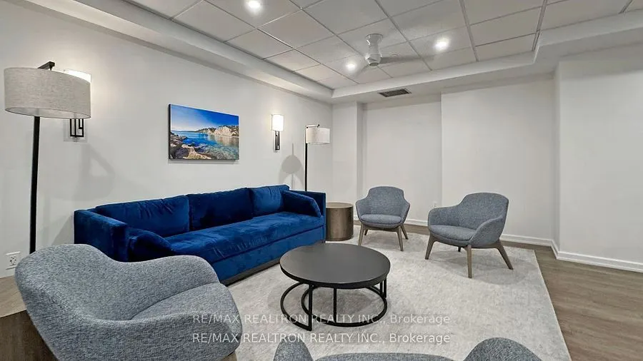 3233 Eglinton Avenue E, #402