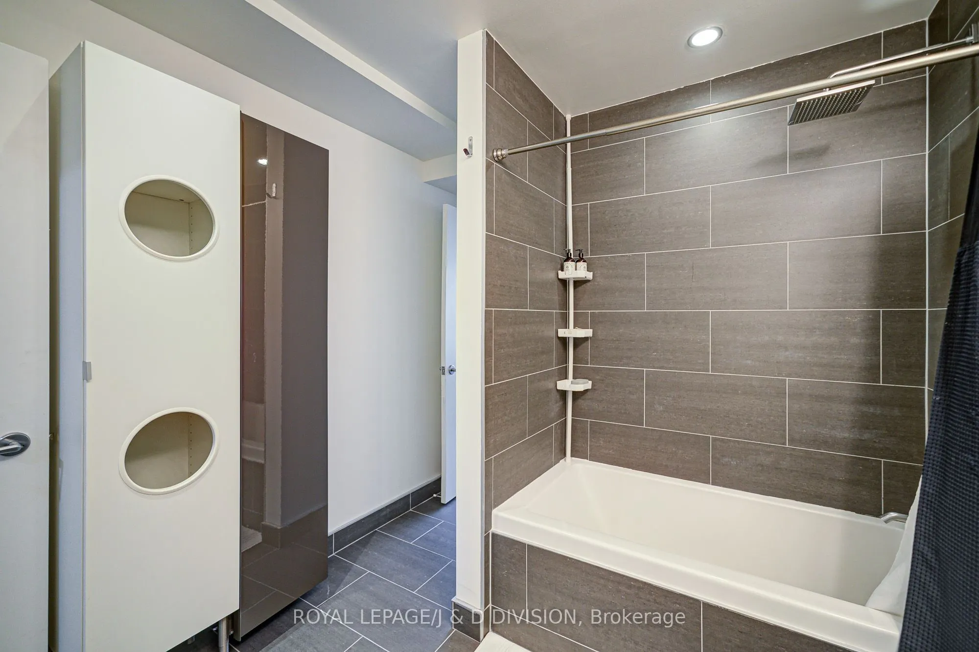 1201 Dundas Street E, #810