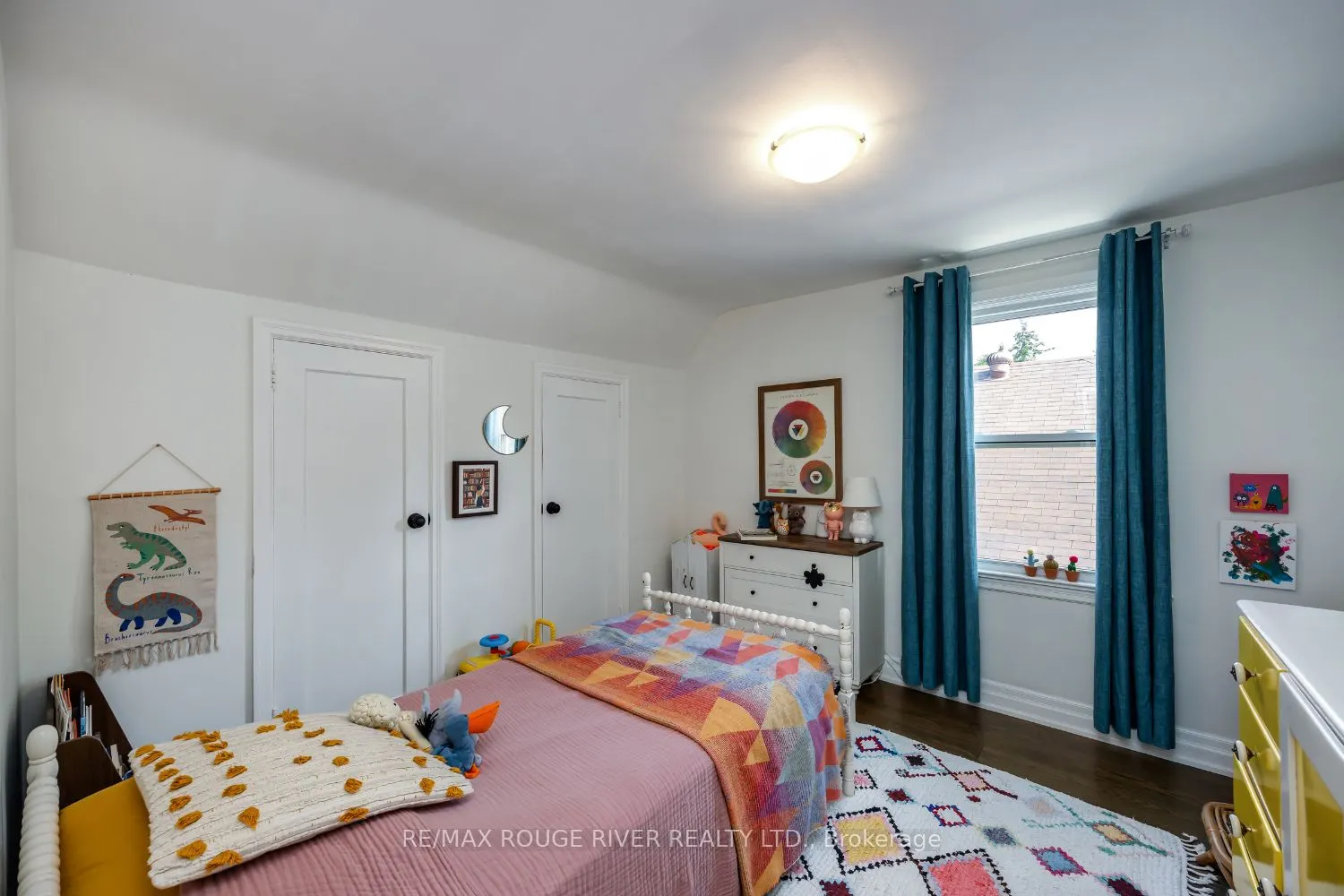 345 Masson Street