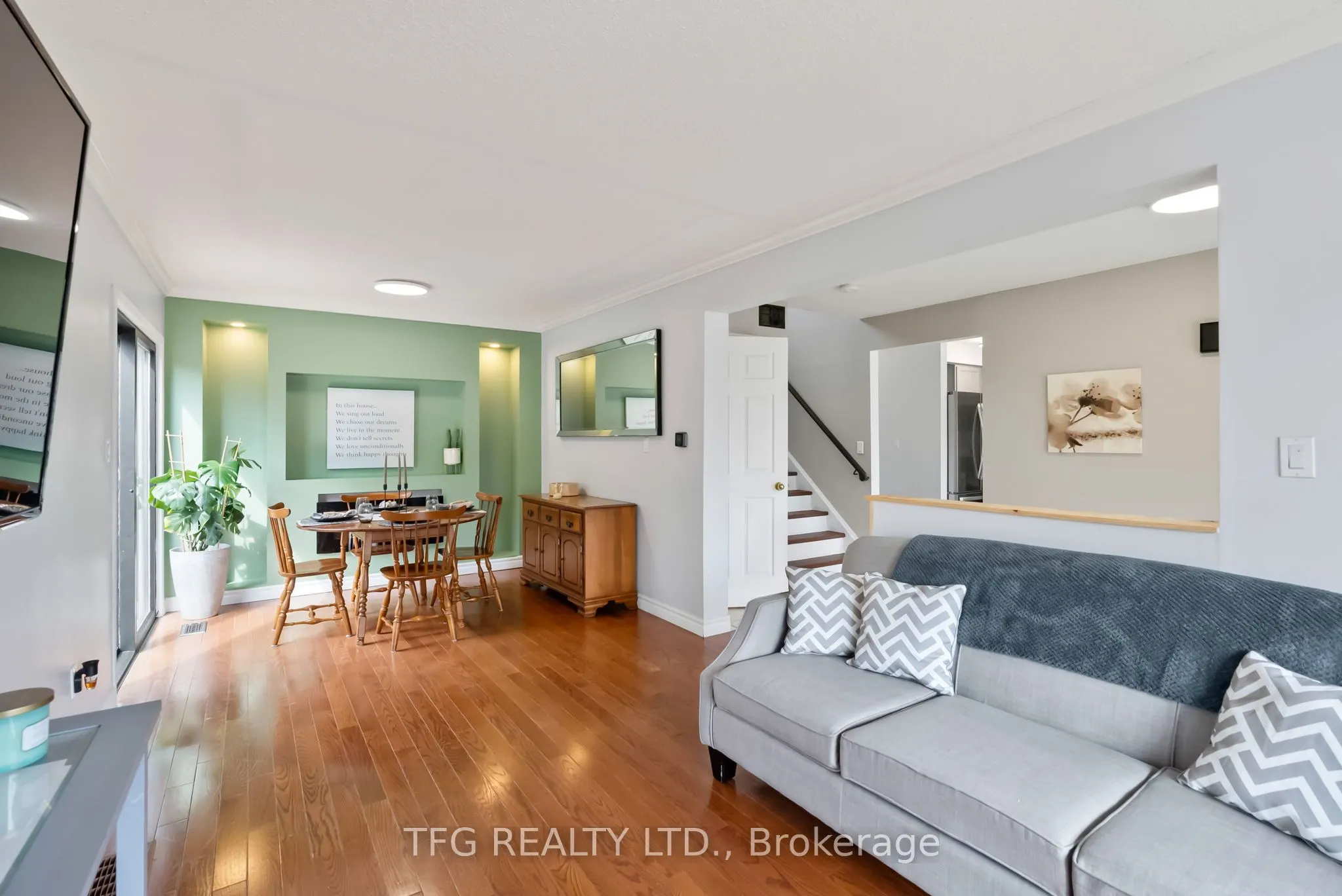 2 Goldpine Avenue