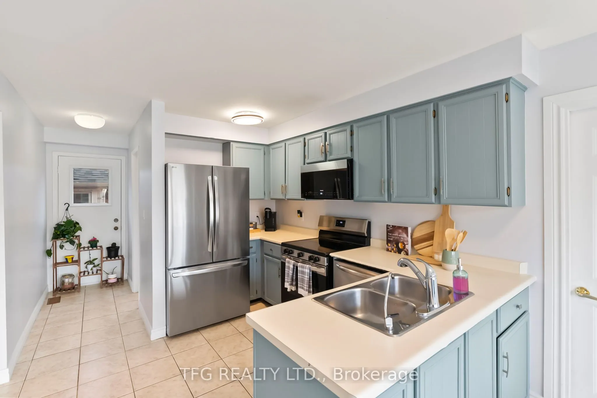 2 Goldpine Avenue