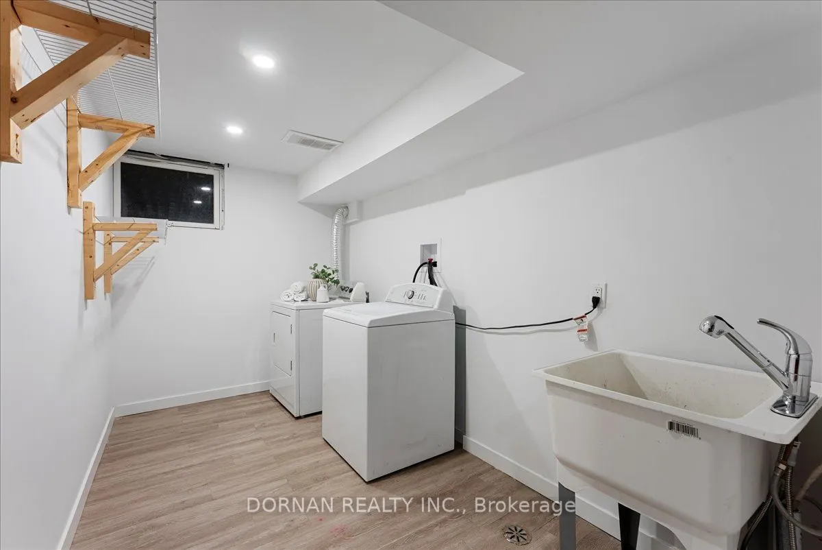 394 Rossland Road E
