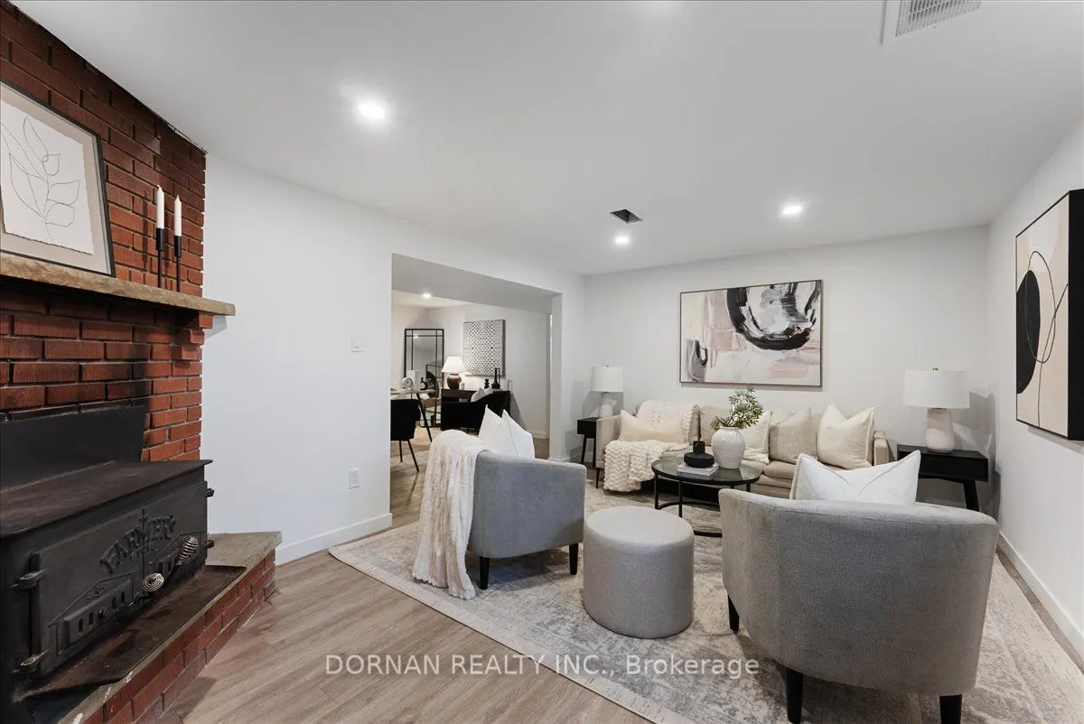 394 Rossland Road E