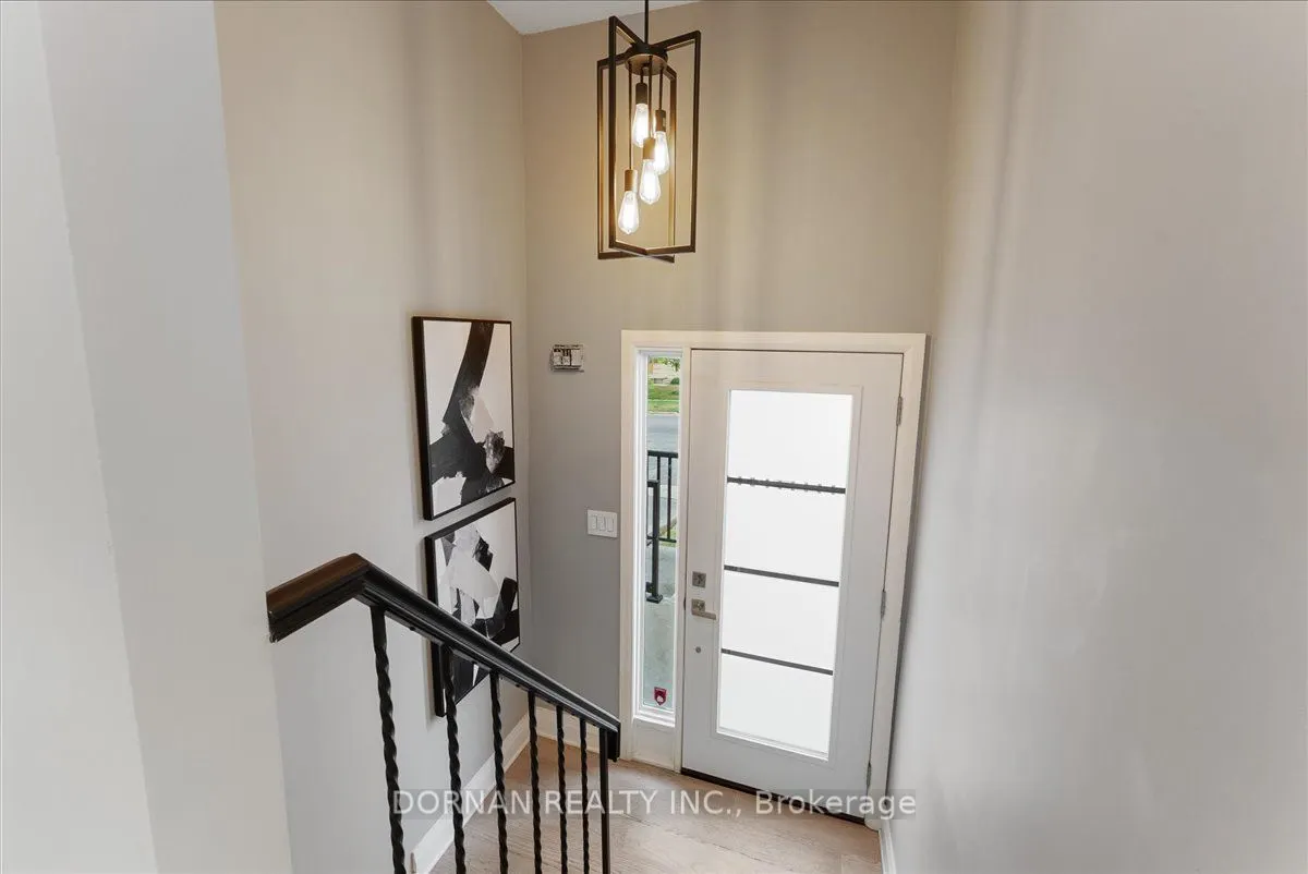 394 Rossland Road E