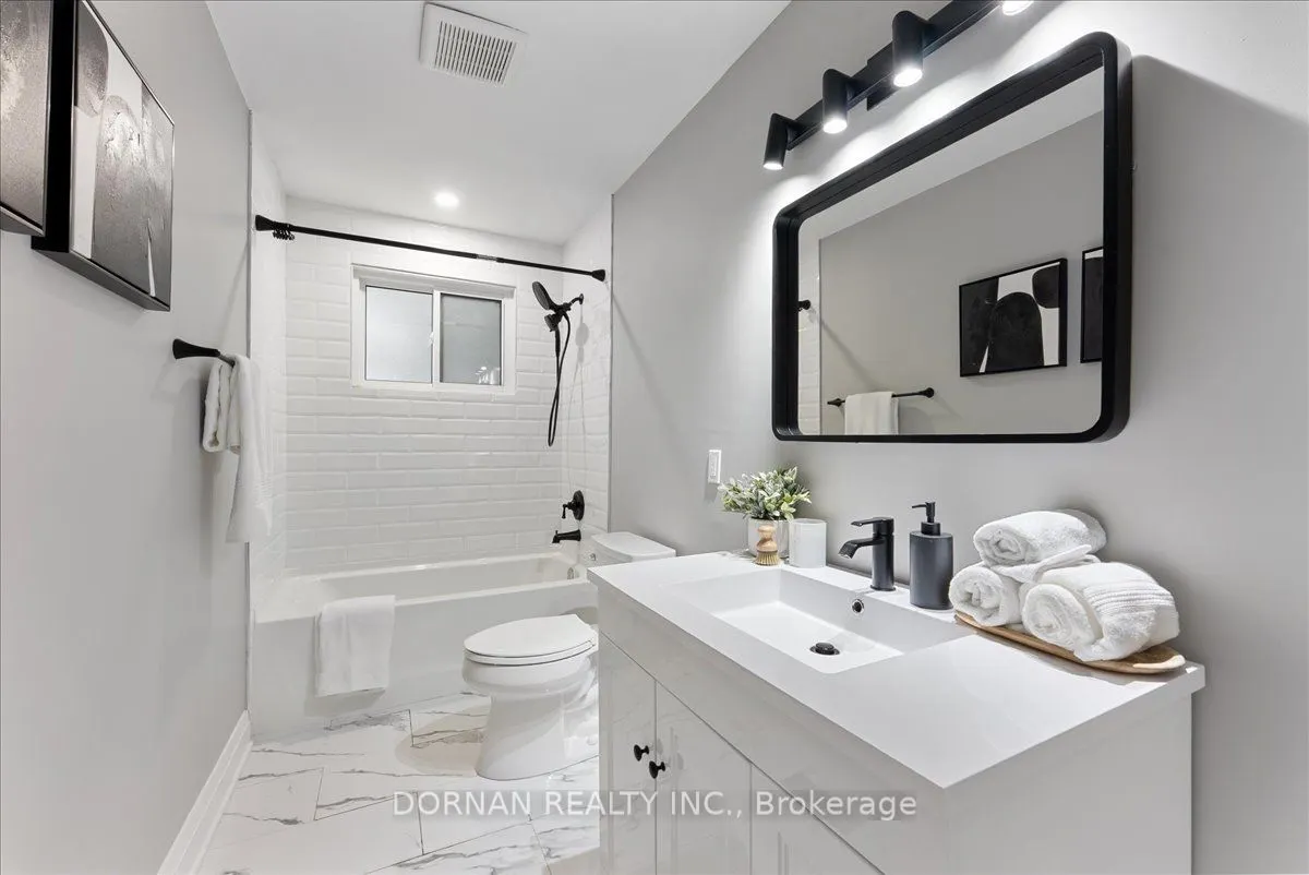 394 Rossland Road E