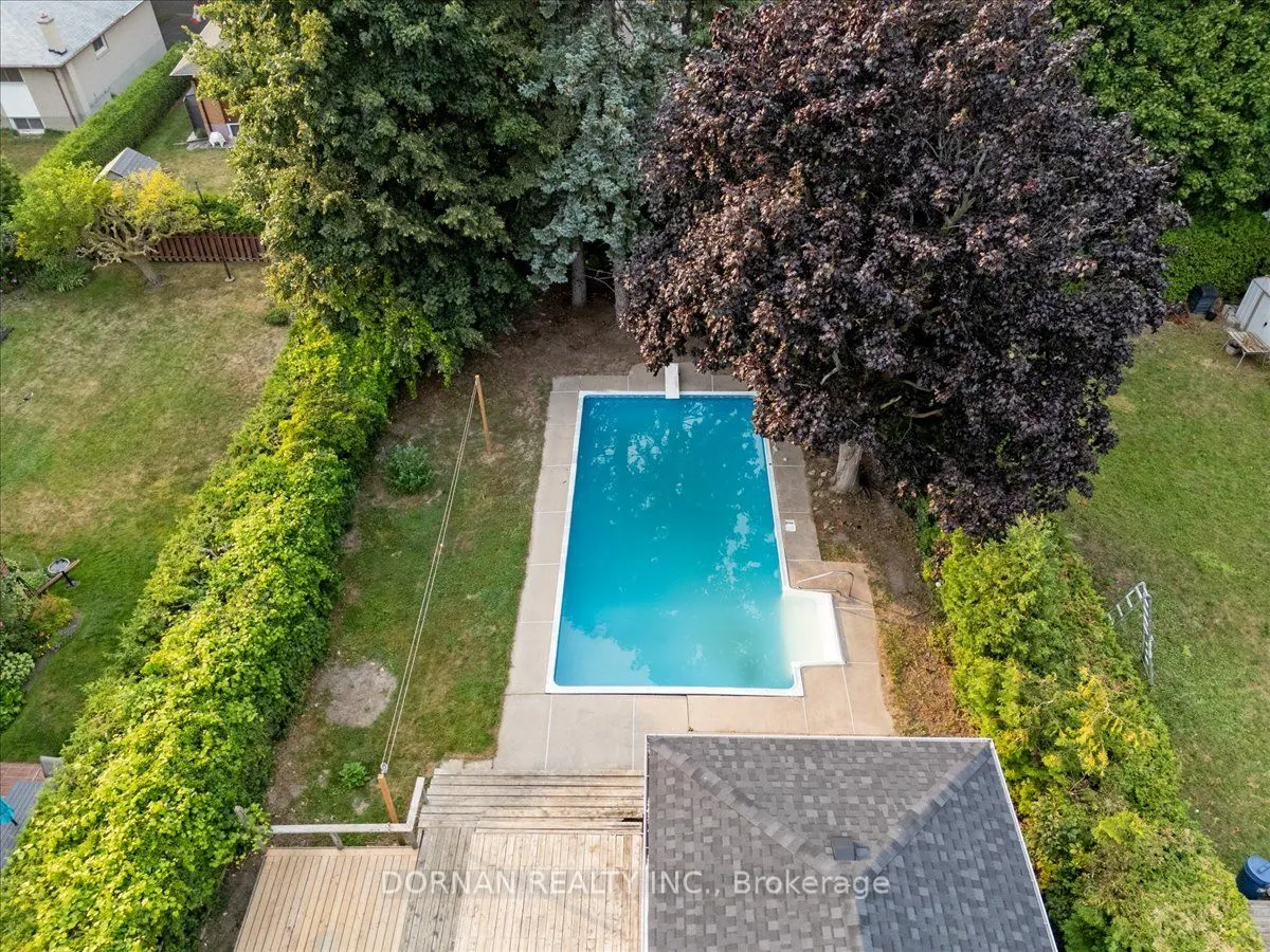 394 Rossland Road E