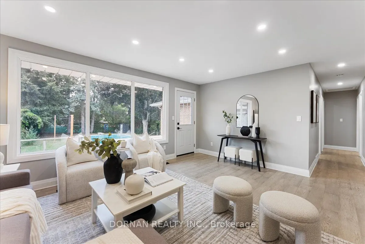 394 Rossland Road E