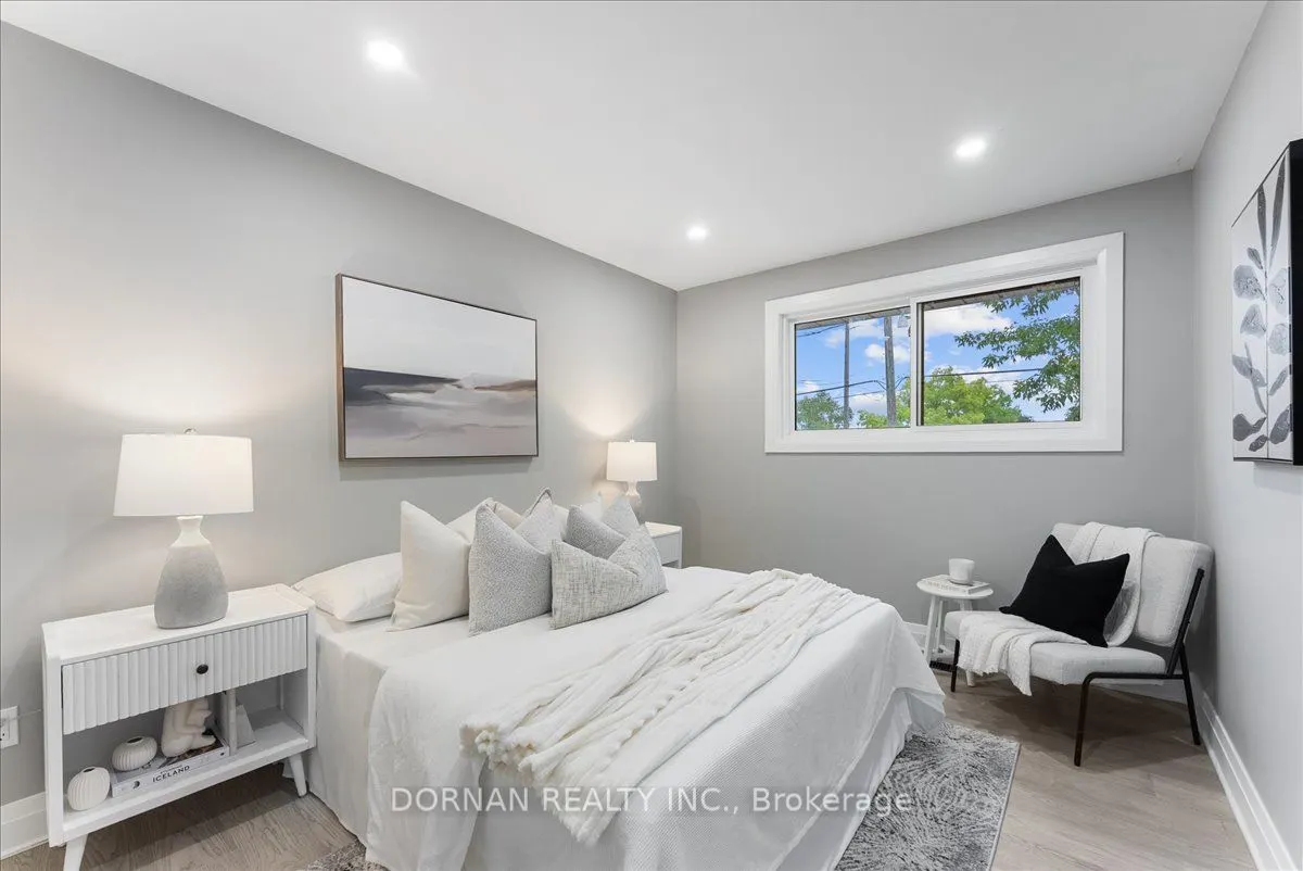 394 Rossland Road E