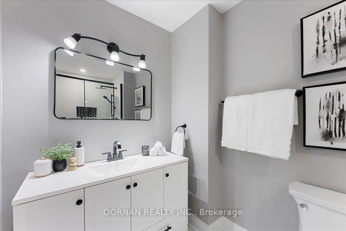 394 Rossland Road E