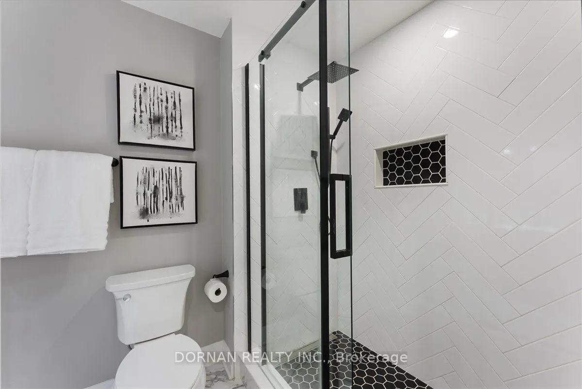 394 Rossland Road E