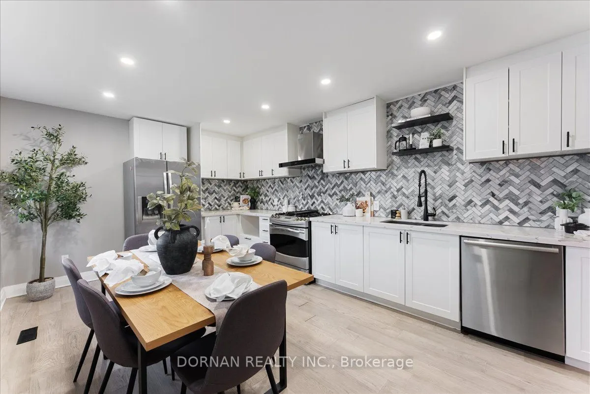394 Rossland Road E