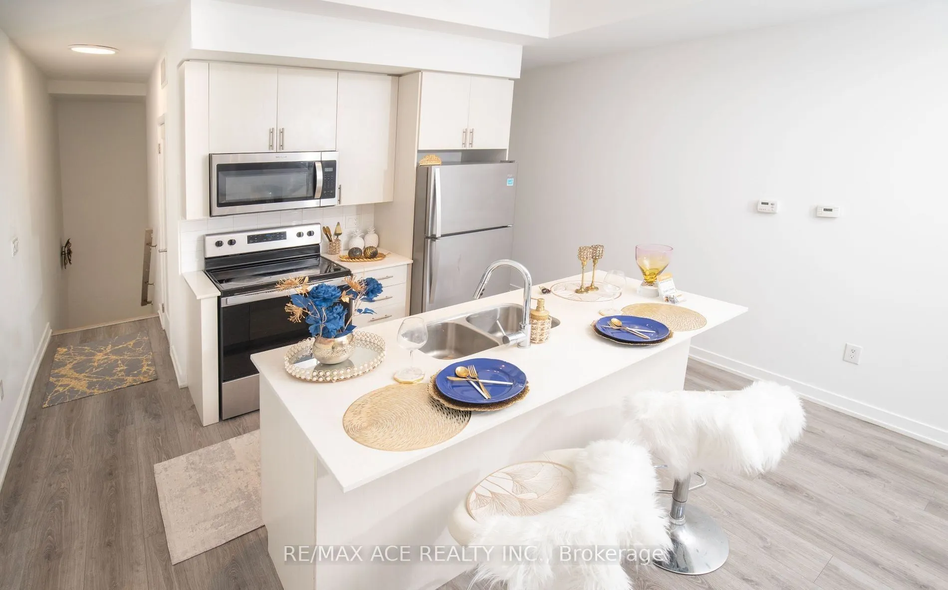 3686 St Clair Avenue E #105