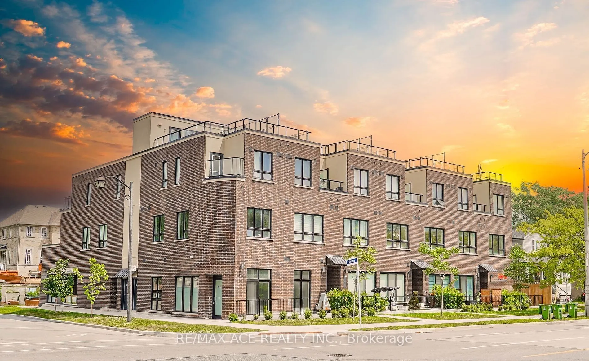 3686 St Clair Avenue E #105