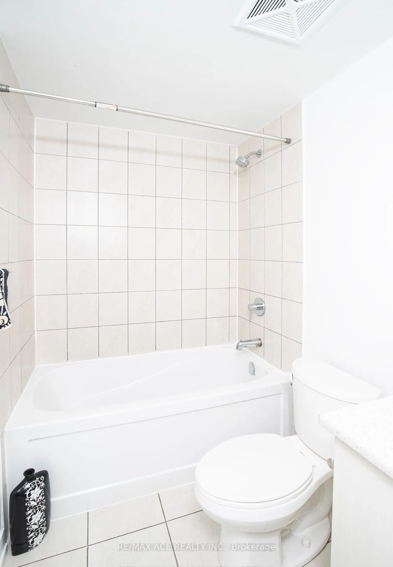 3686 St Clair Avenue E #105