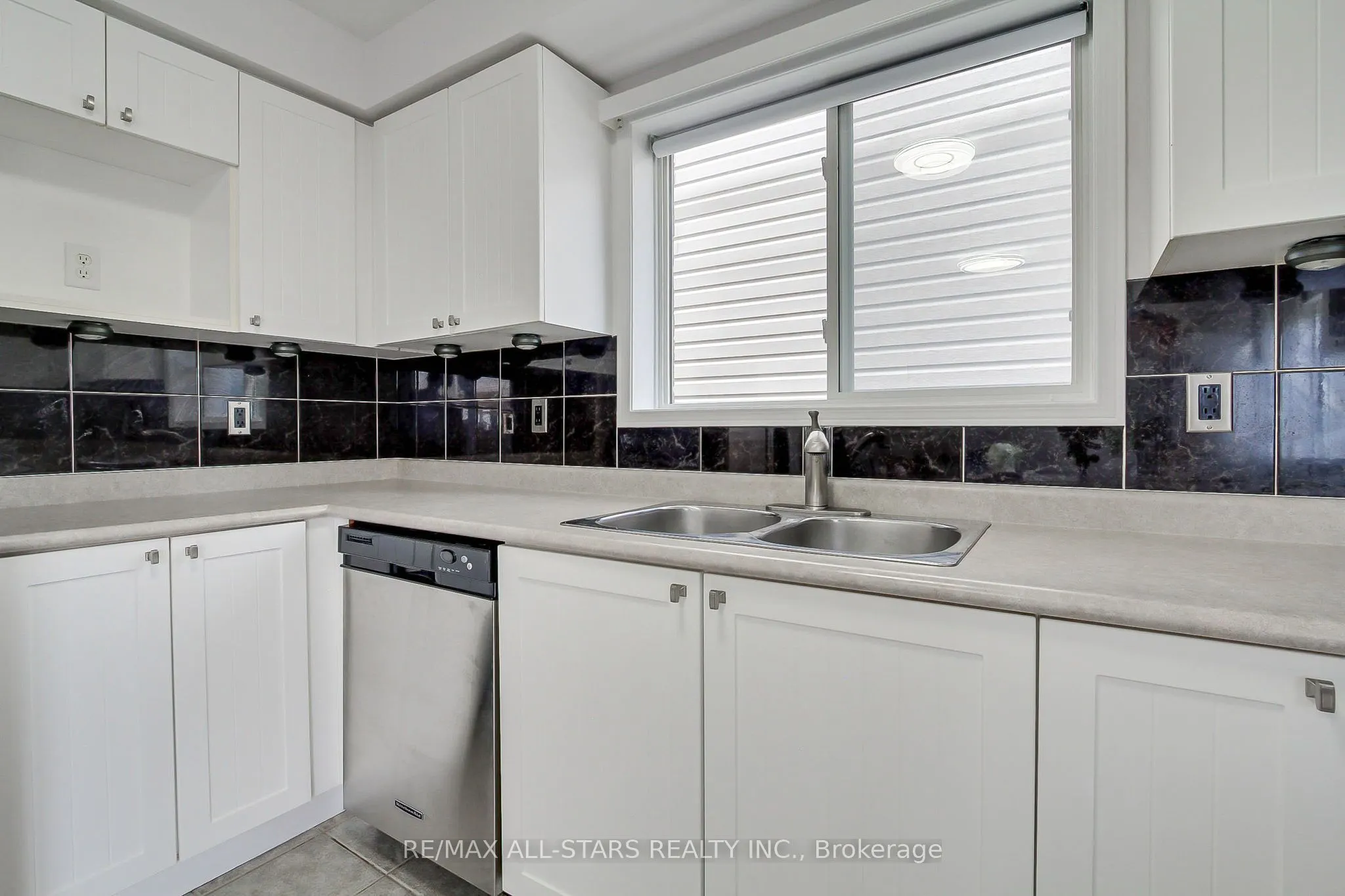 85 Handley Crescent