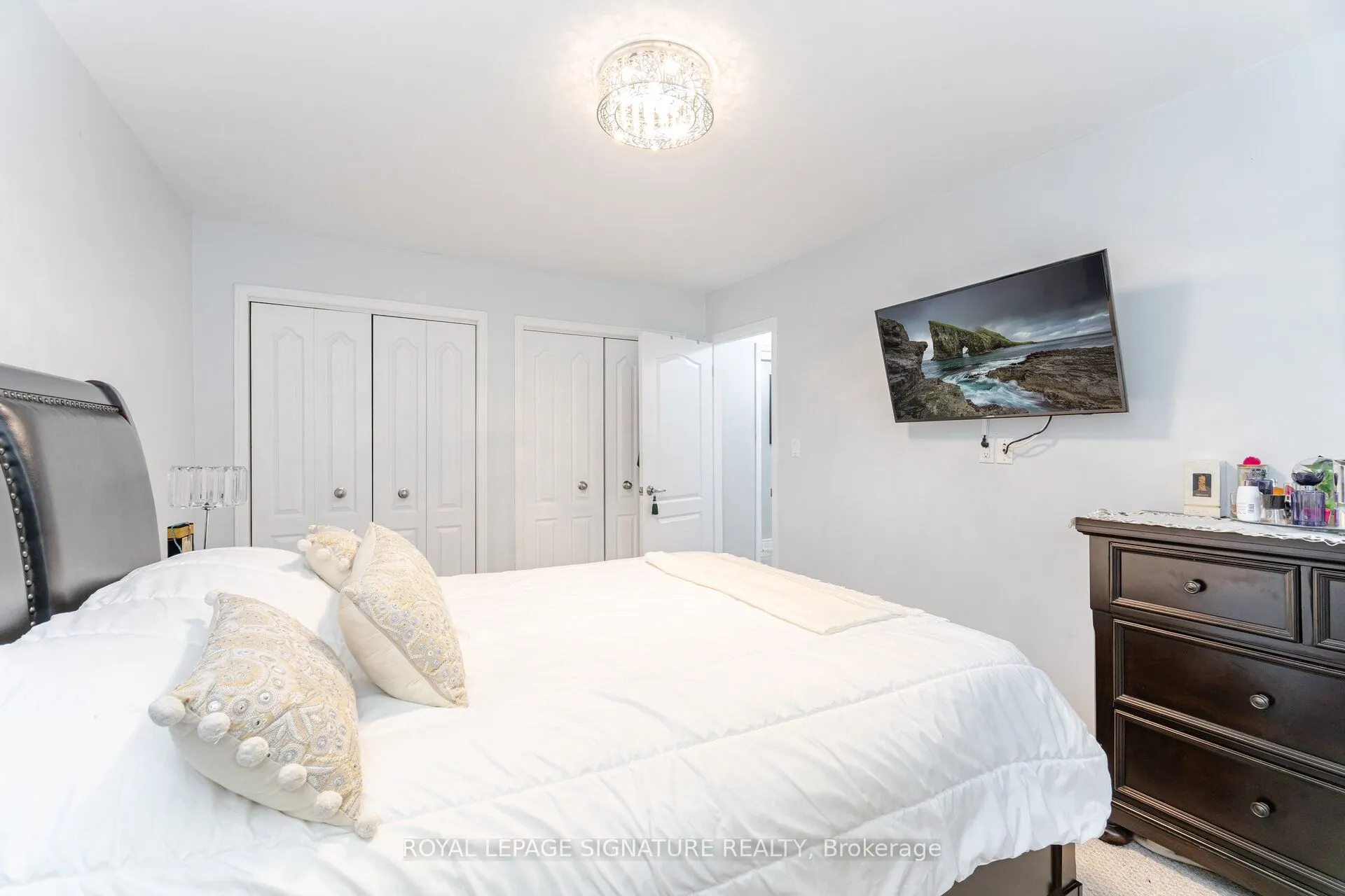 574 Antigua Crescent