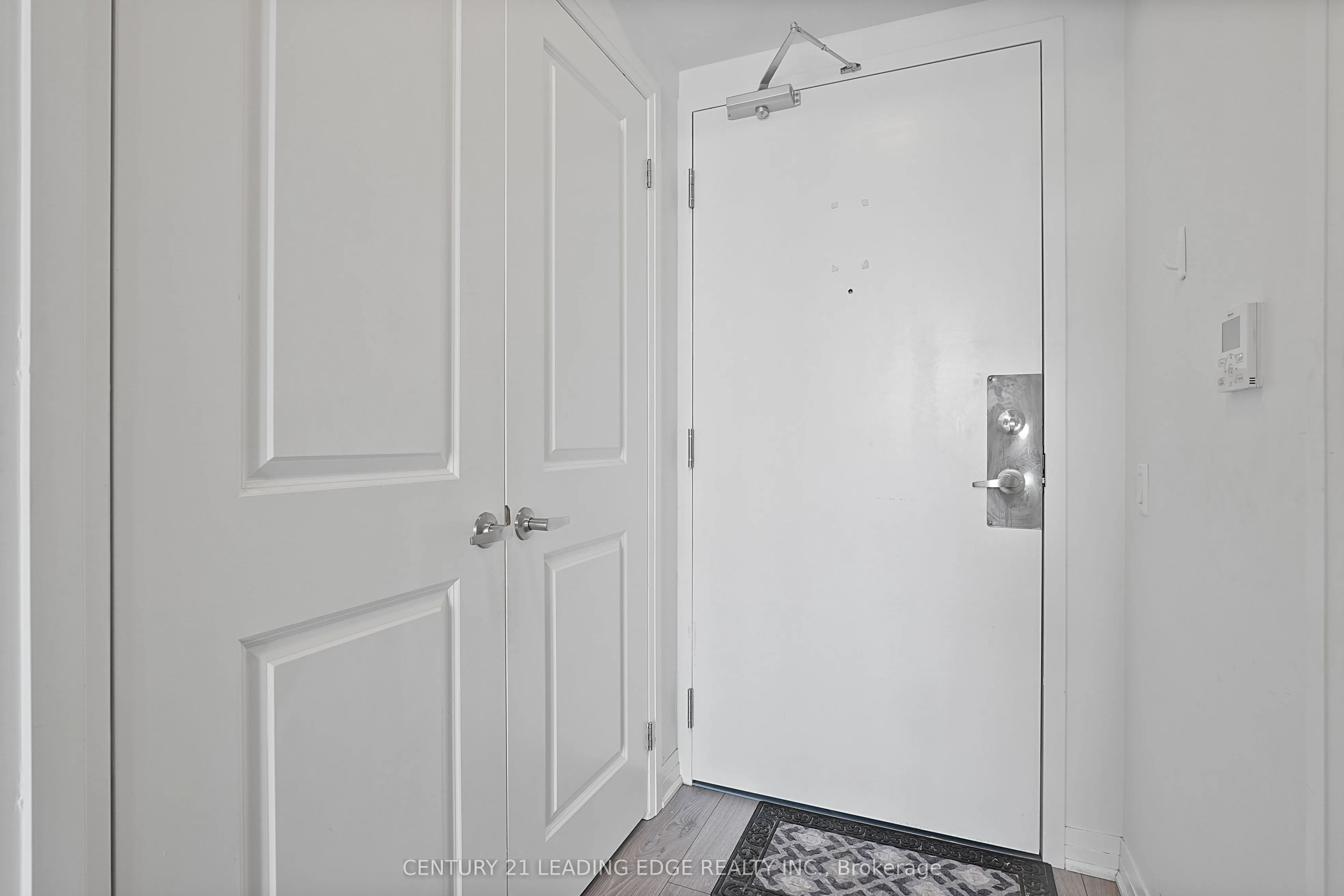 1900 Simcoe Street N, #701