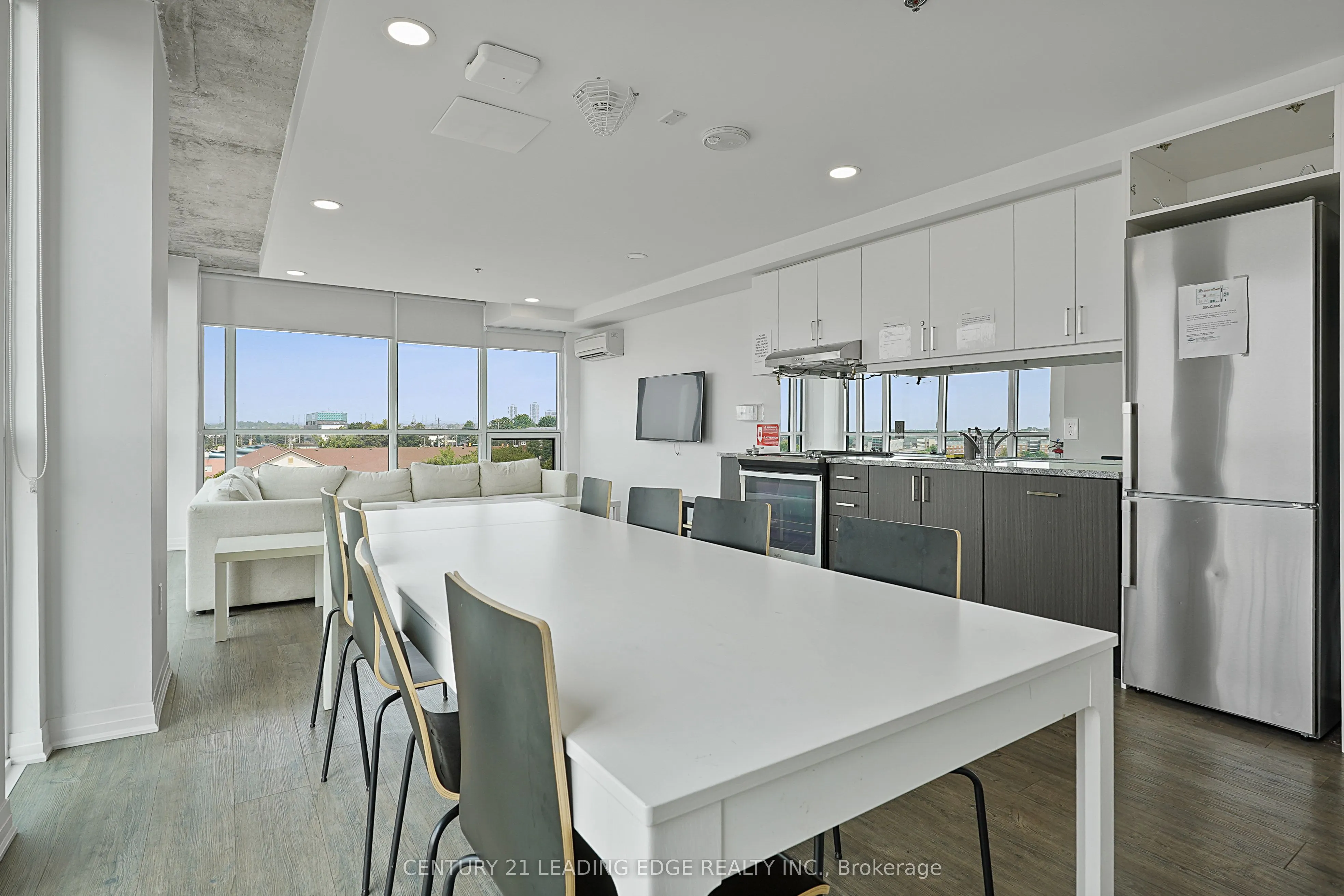 1900 Simcoe Street N, #701