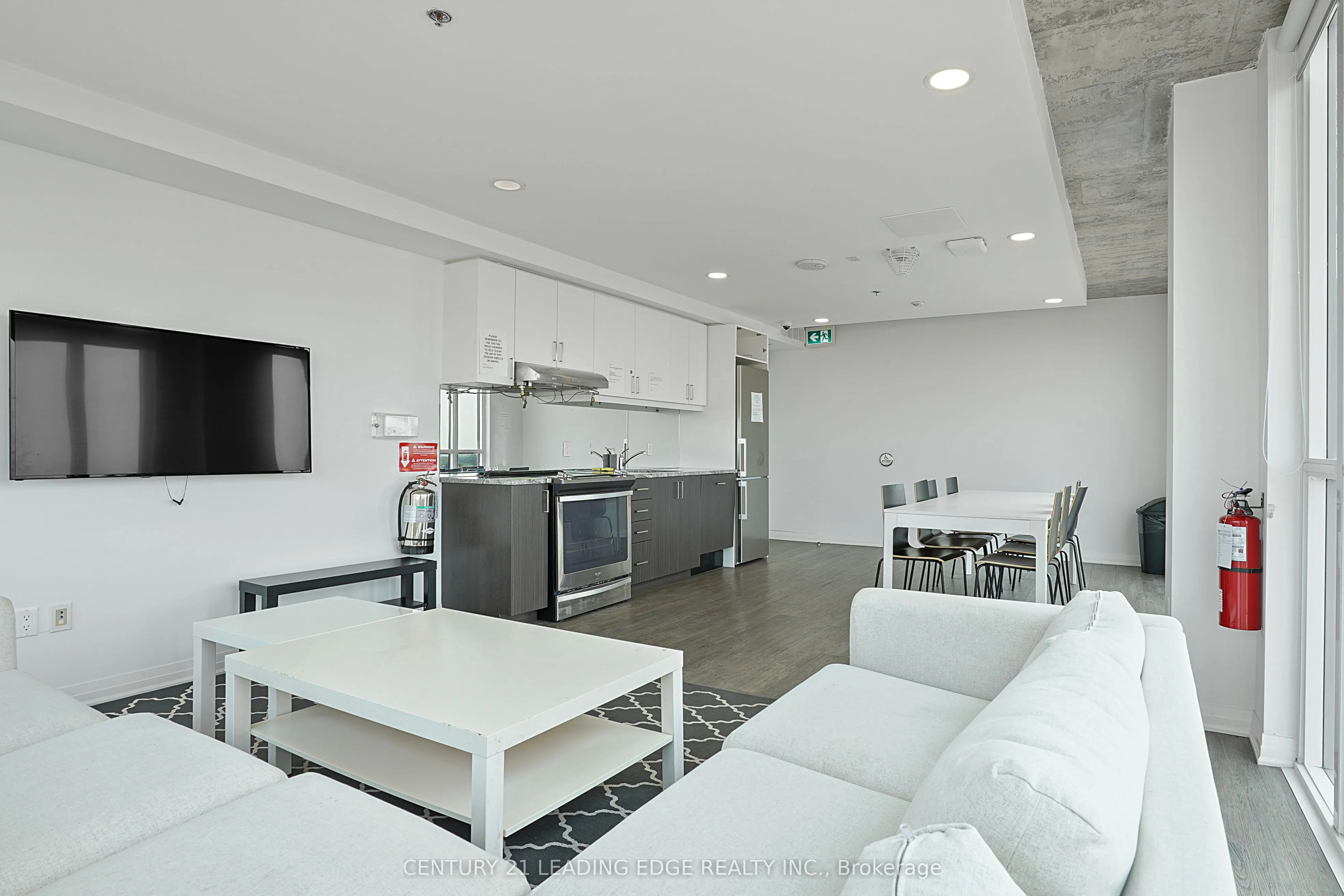 1900 Simcoe Street N, #701