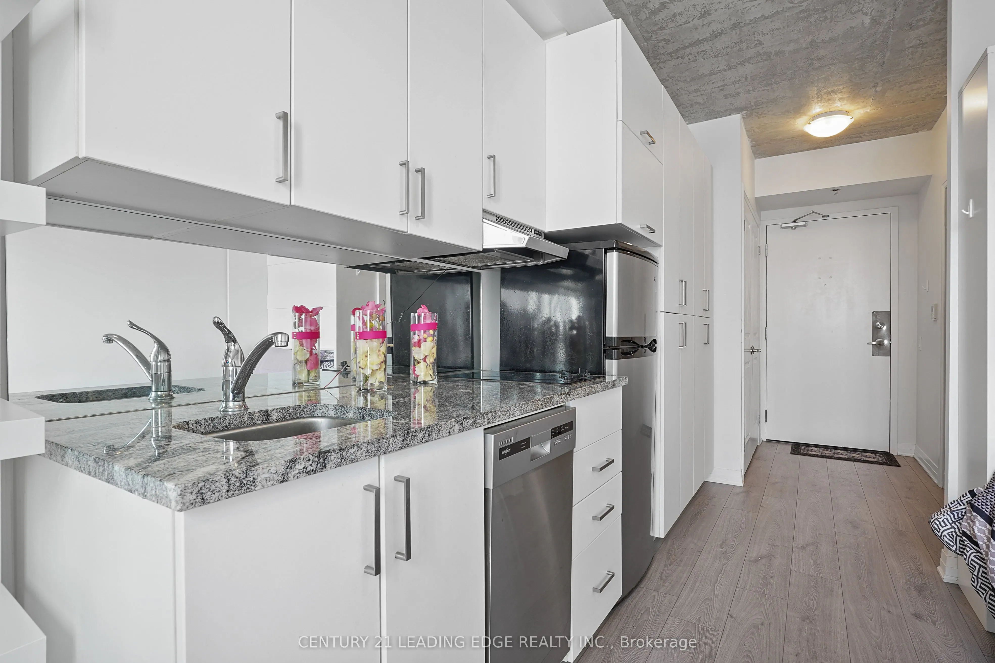 1900 Simcoe Street N, #701