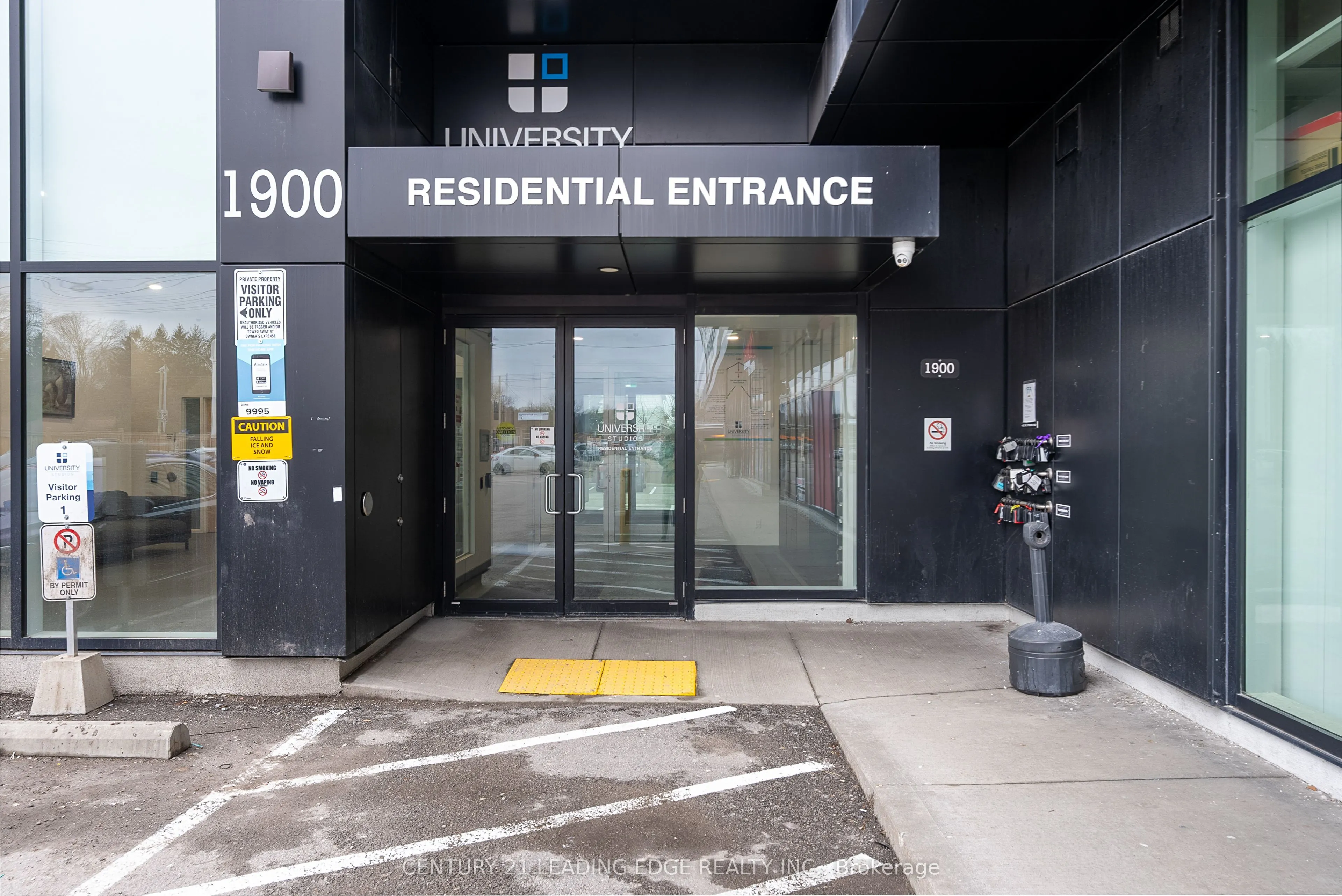 1900 Simcoe Street N, #701