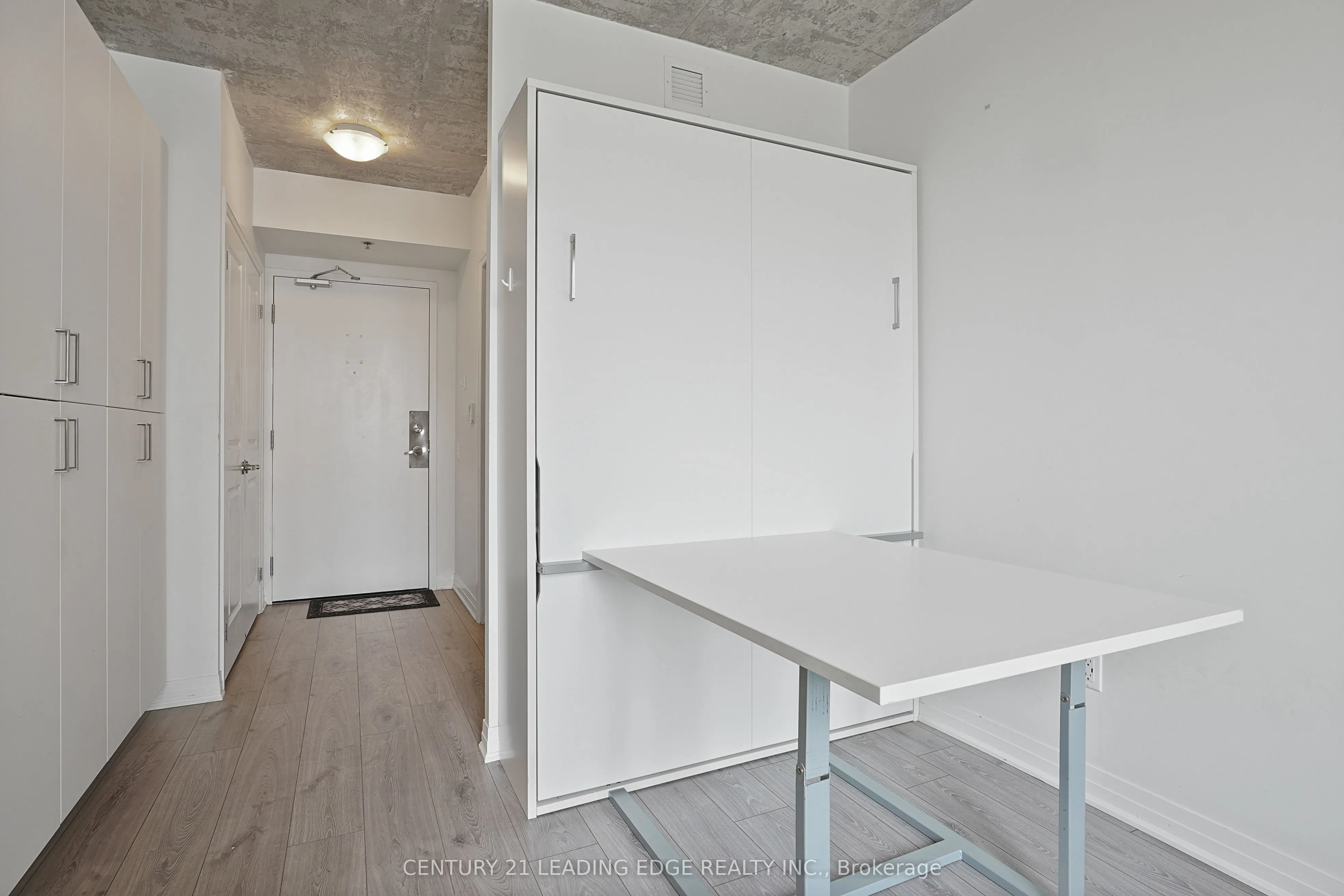 1900 Simcoe Street N, #701