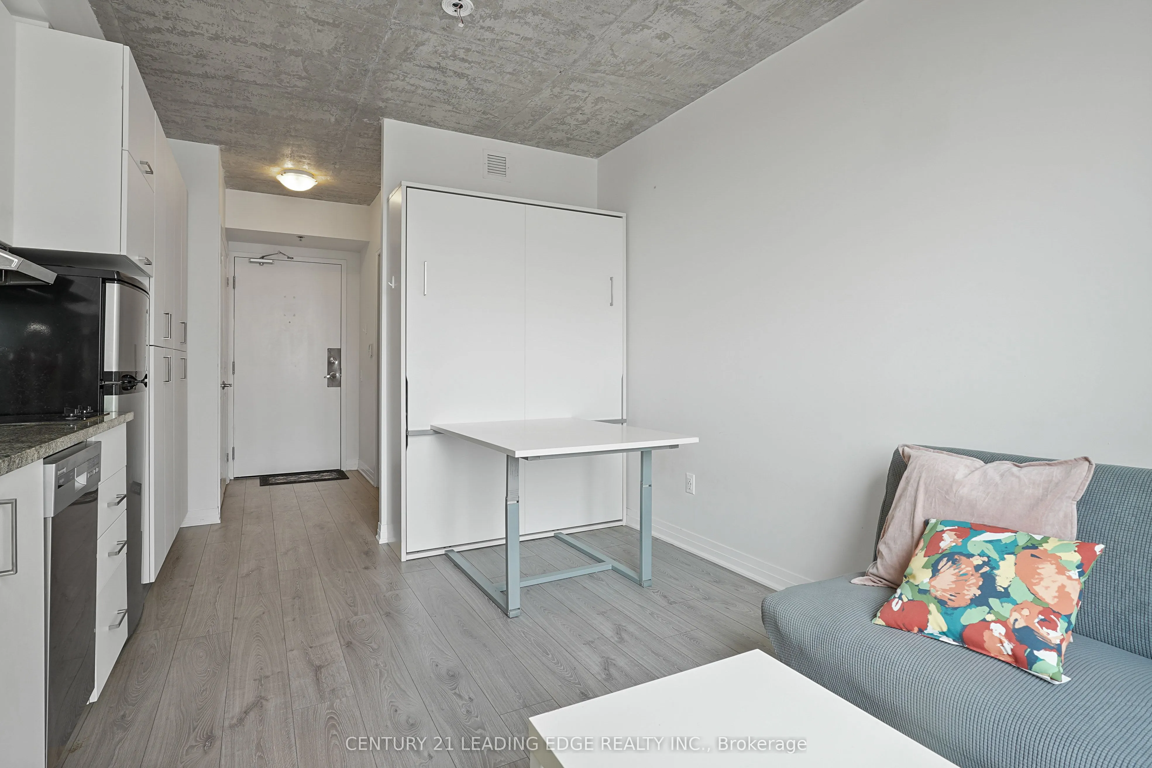 1900 Simcoe Street N, #701