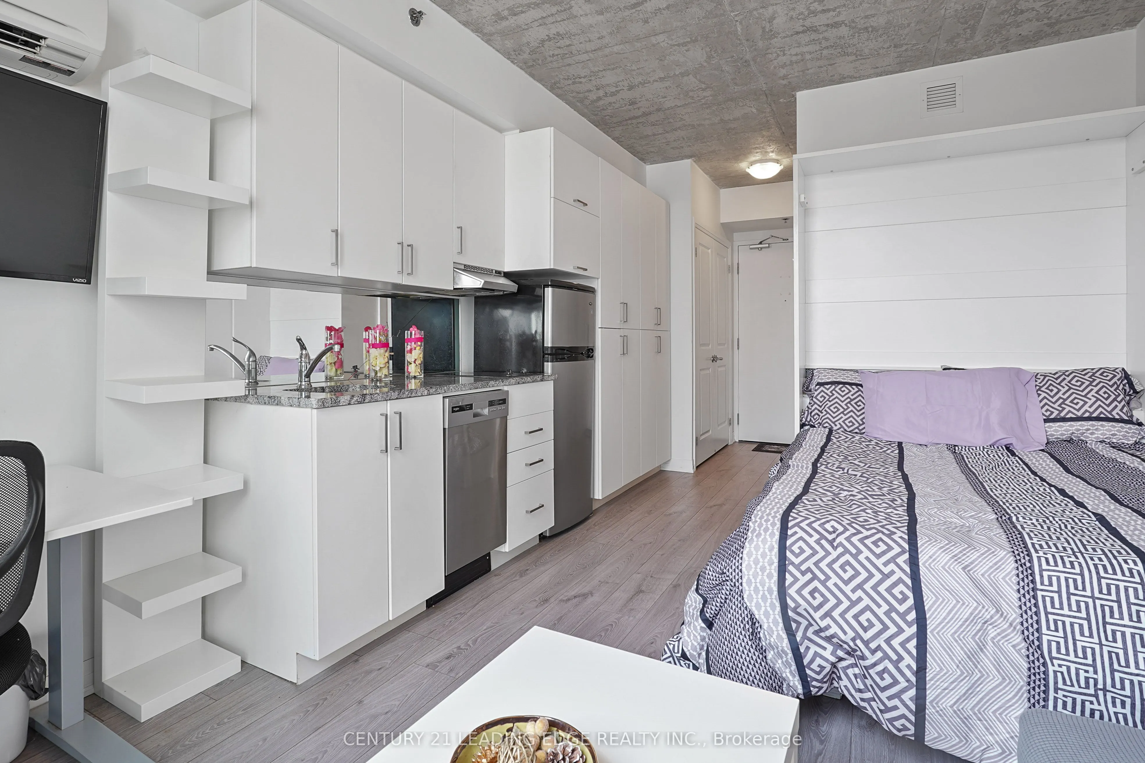 1900 Simcoe Street N, #701