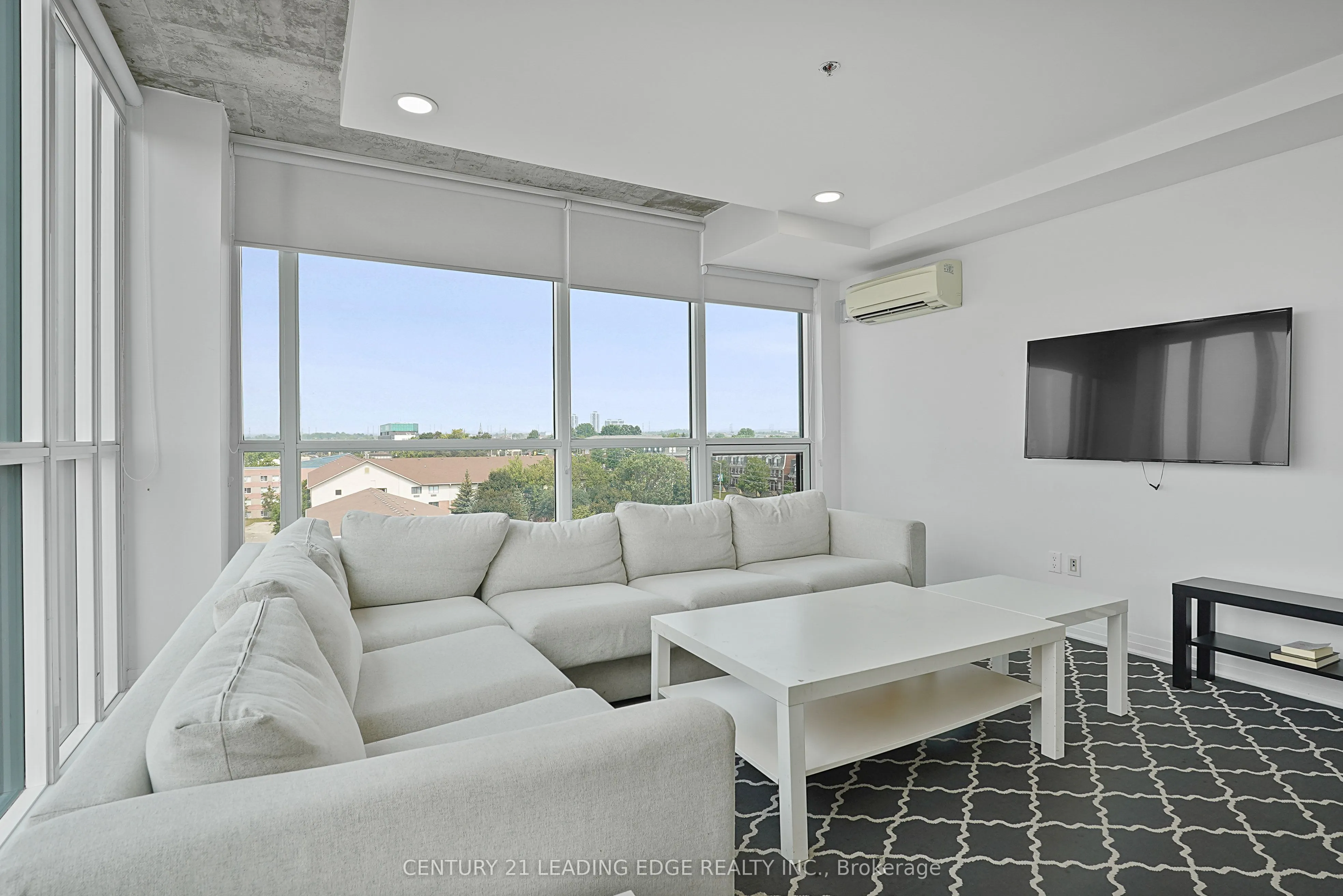 1900 Simcoe Street N, #701
