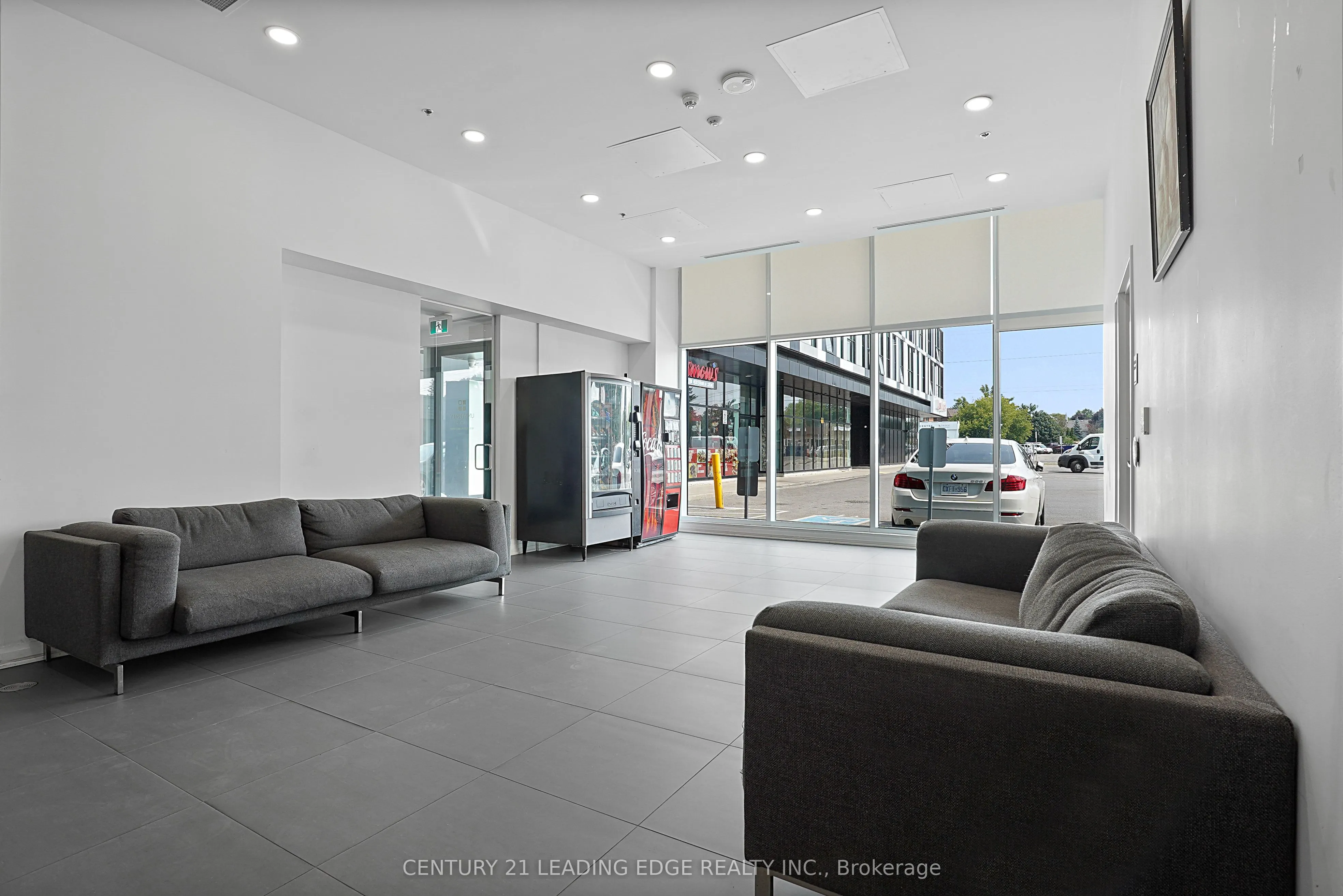 1900 Simcoe Street N, #701