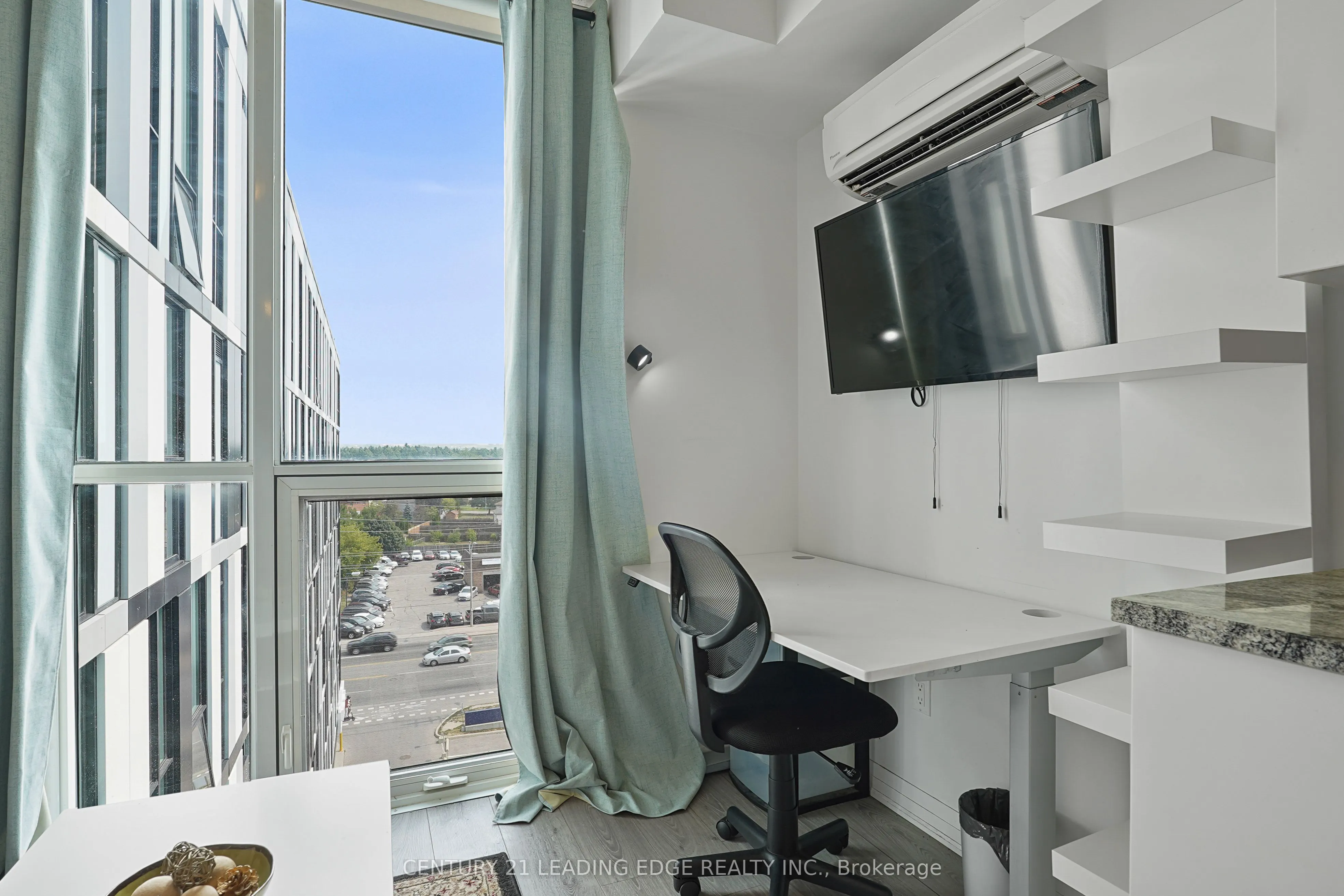 1900 Simcoe Street N, #701