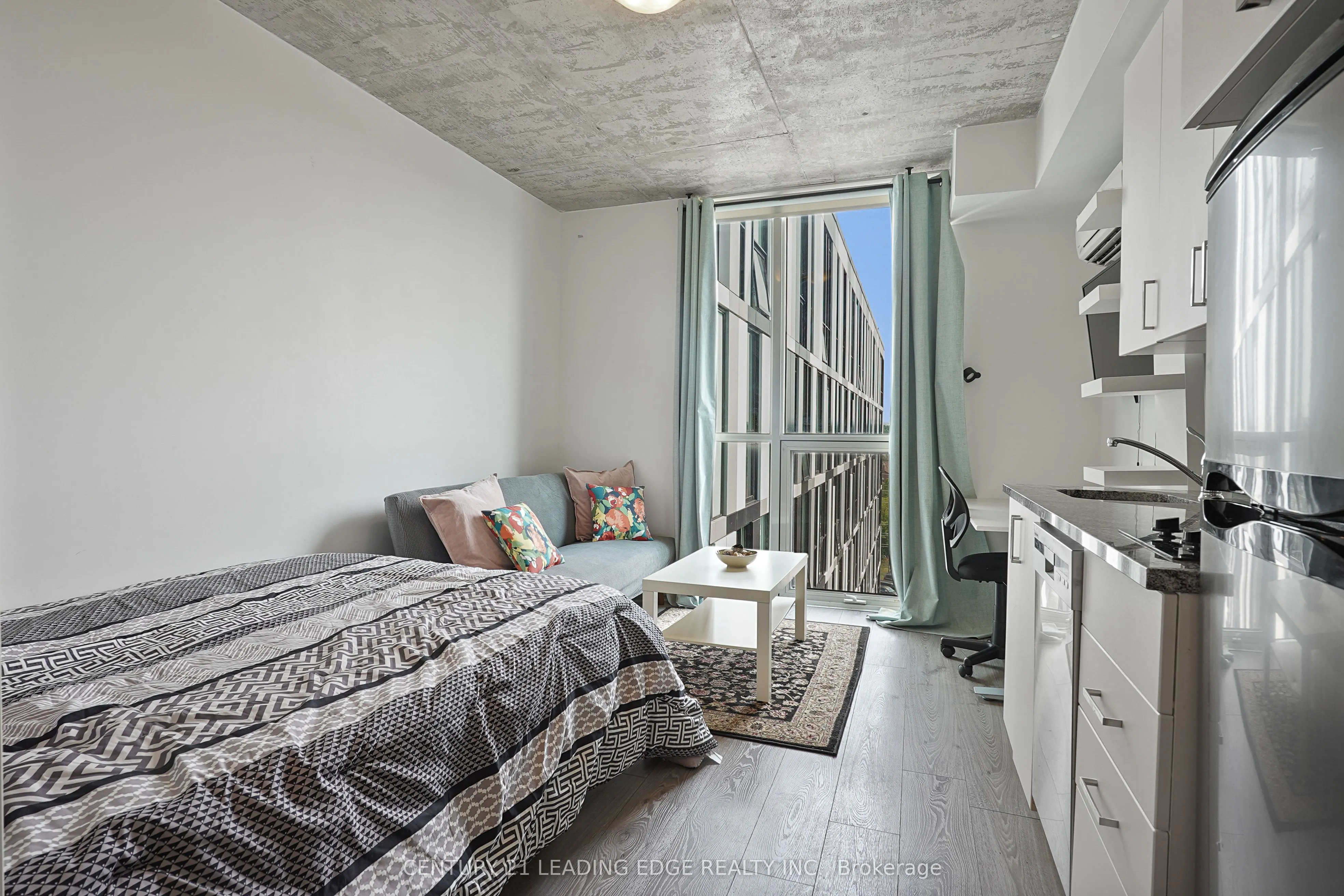 1900 Simcoe Street N, #701