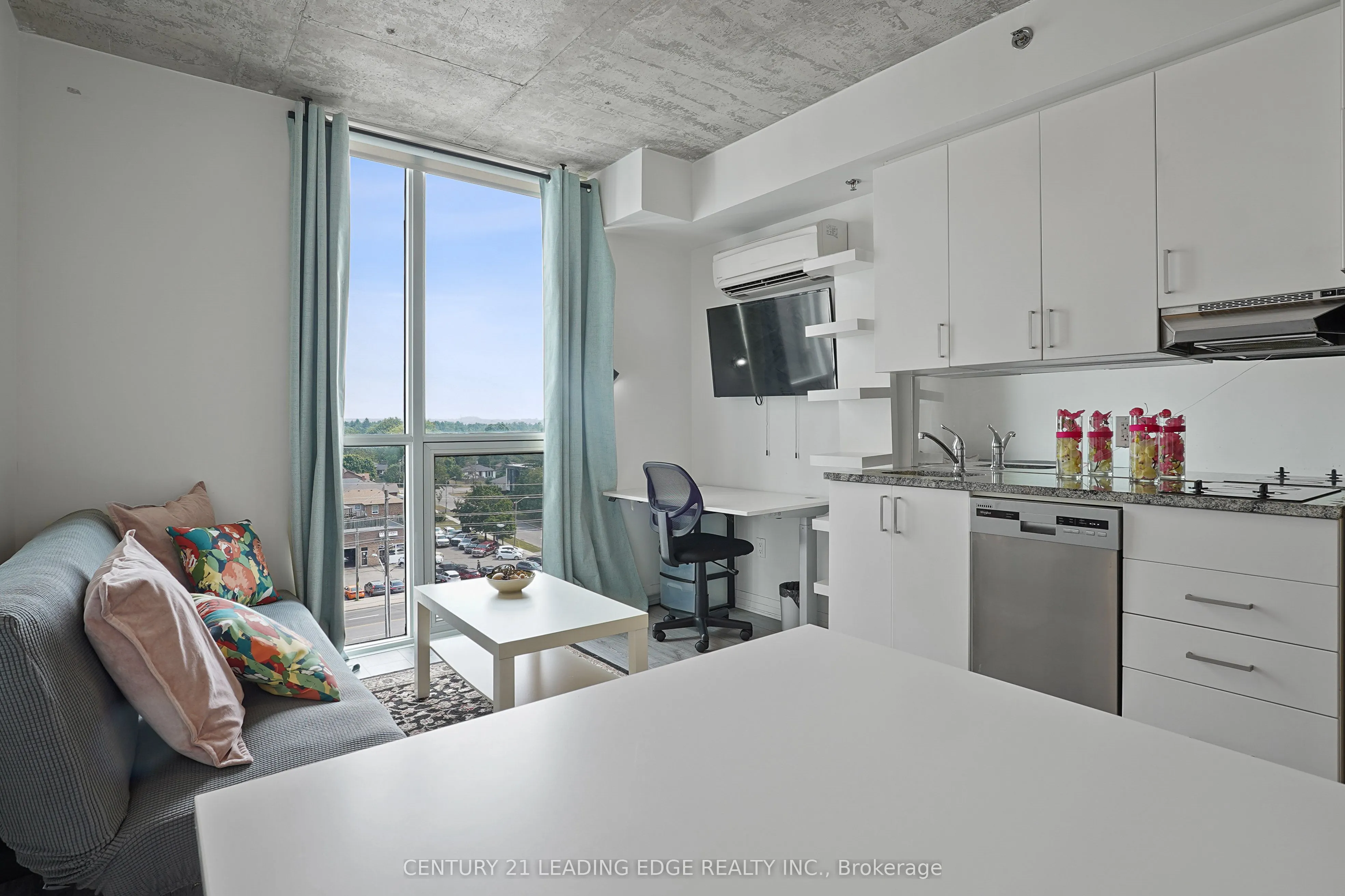 1900 Simcoe Street N, #701