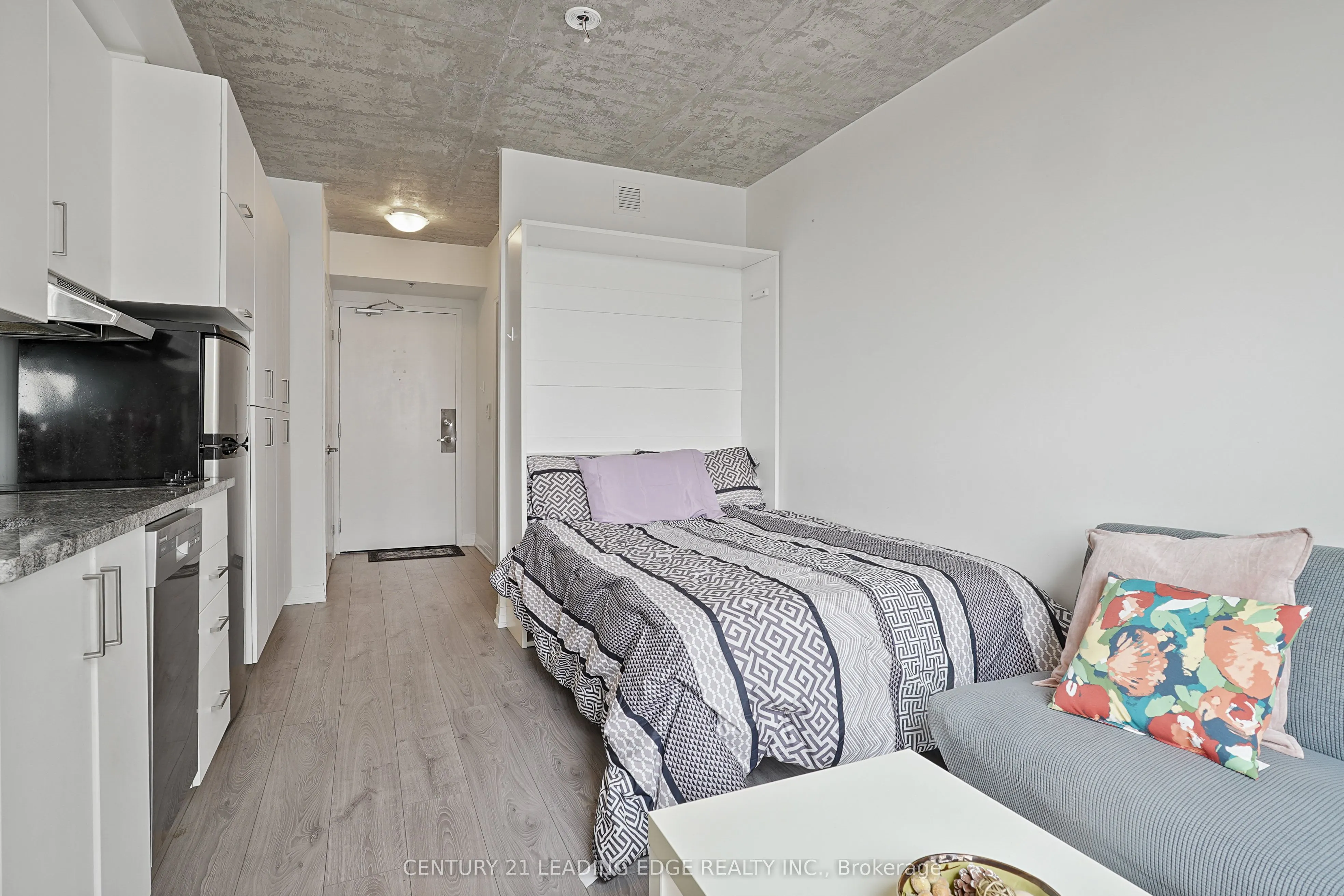 1900 Simcoe Street N, #701