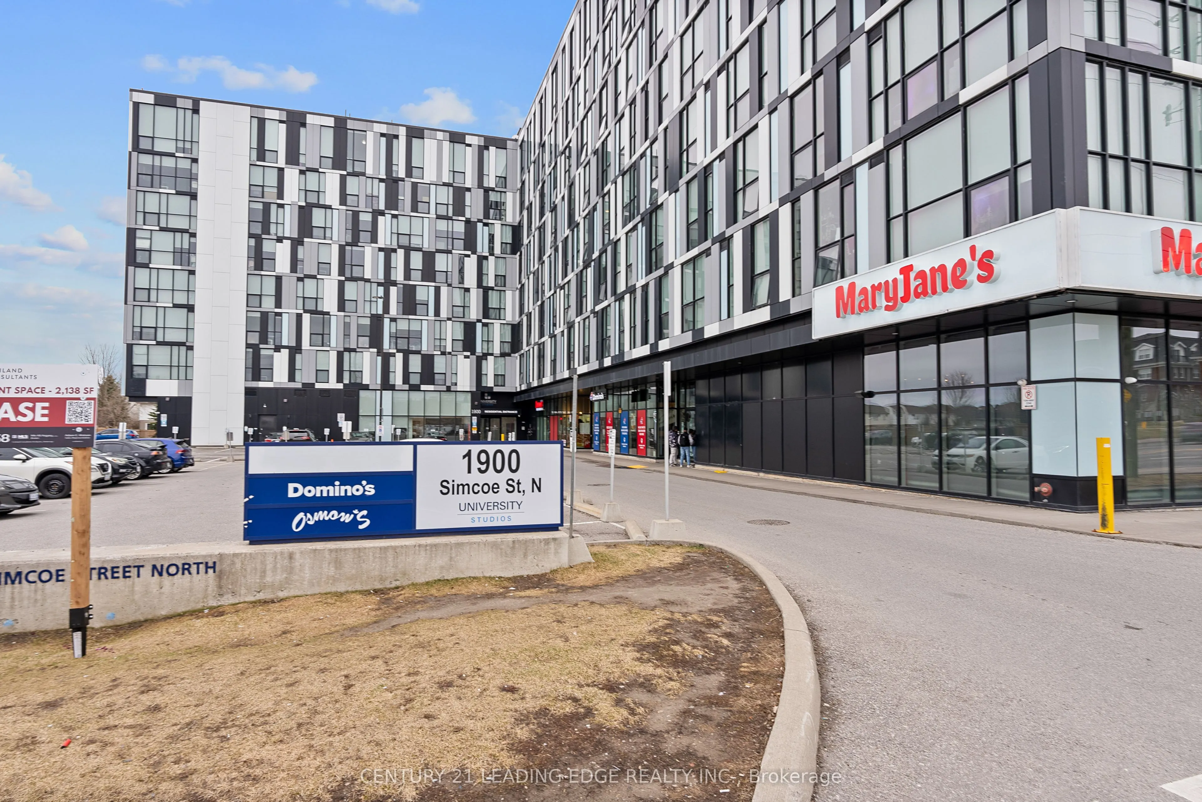 1900 Simcoe Street N, #701