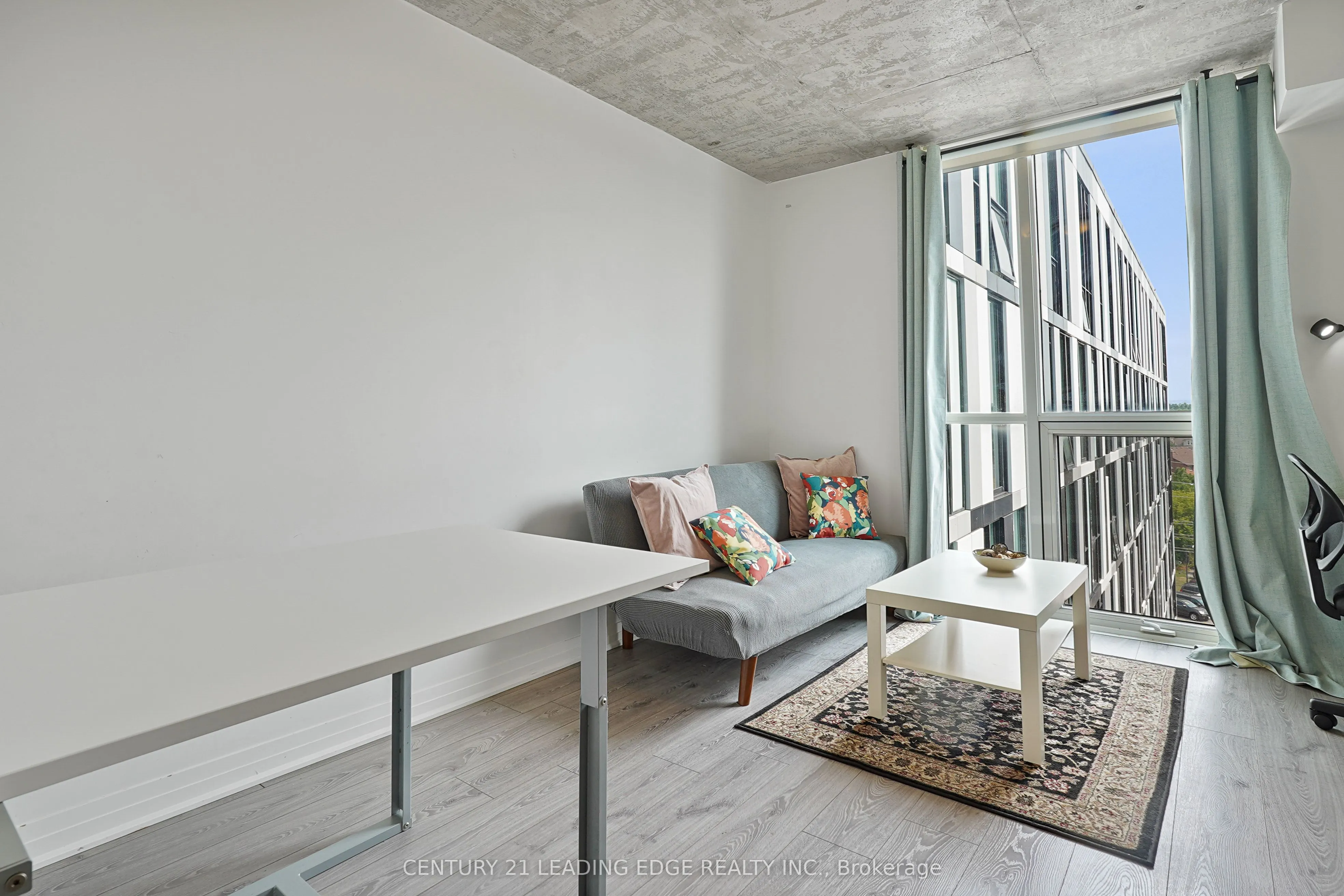 1900 Simcoe Street N, #701