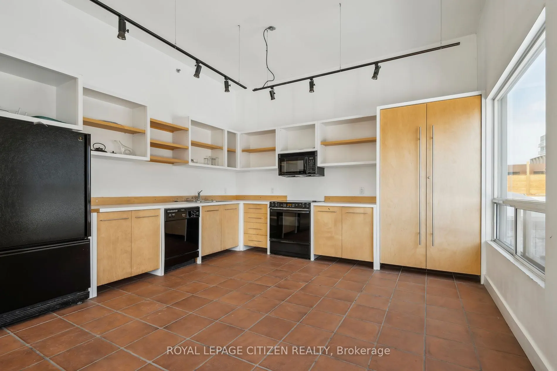326 Carlaw Avenue, #201