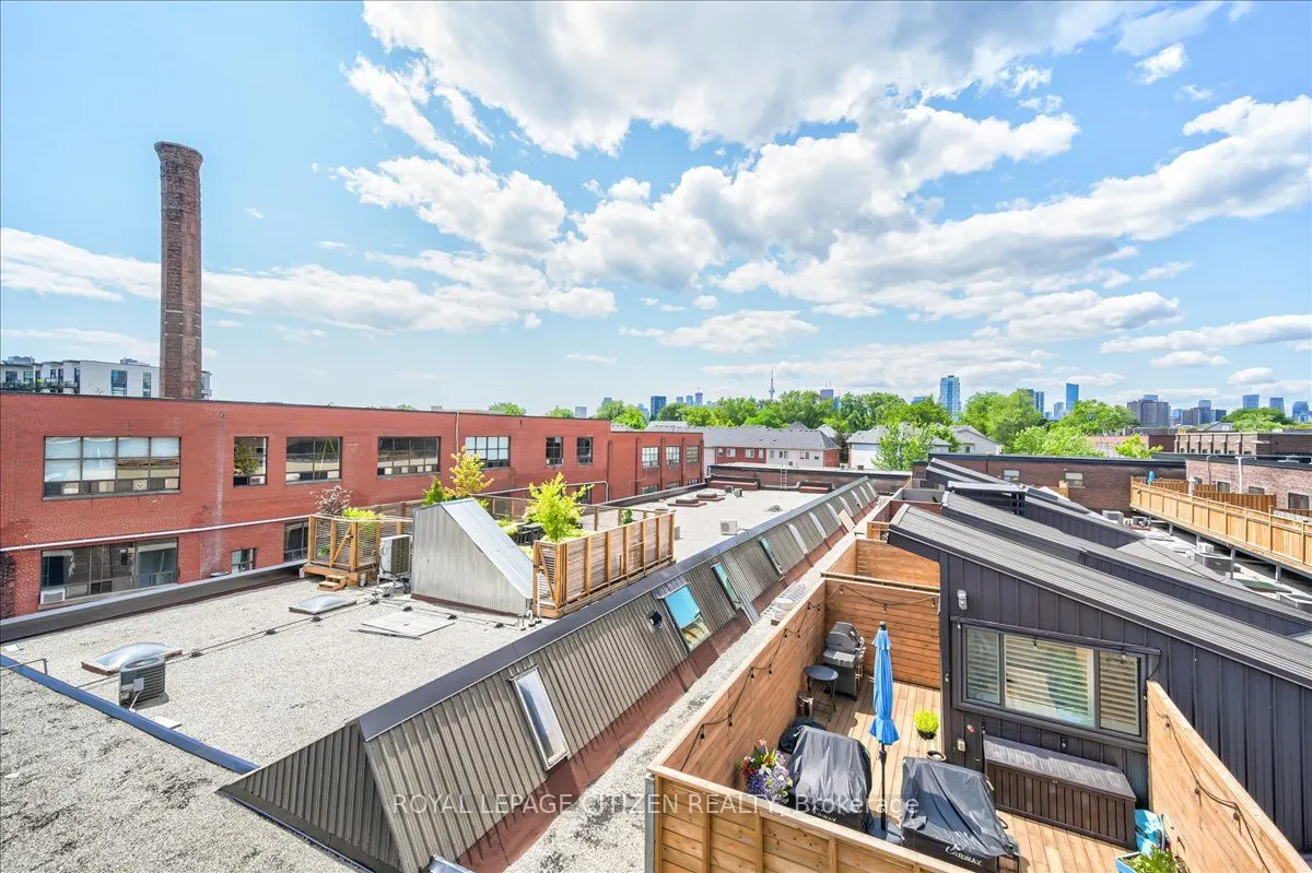 326 Carlaw Avenue, #201