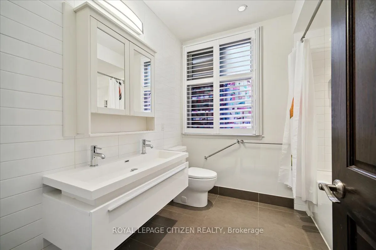 326 Carlaw Avenue, #201
