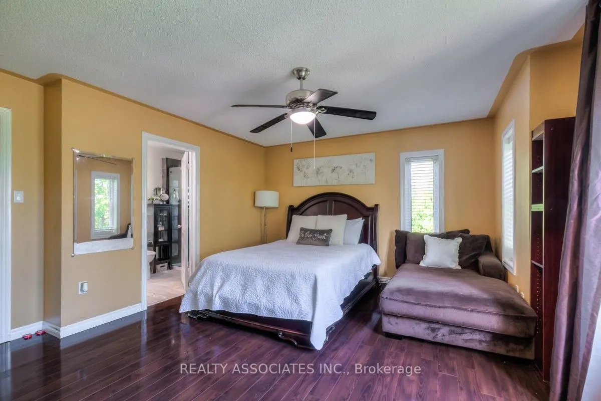30 Catkins Crescent