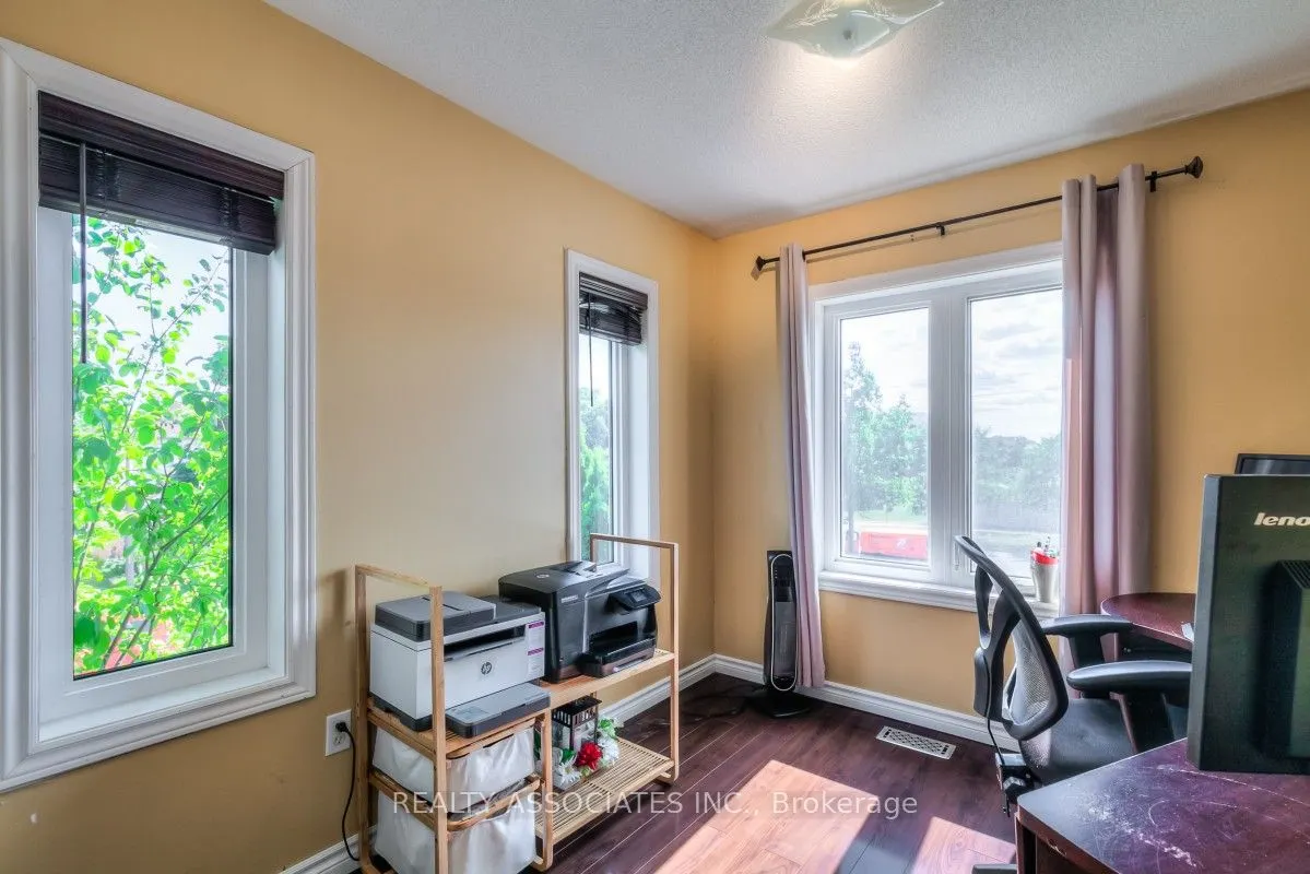30 Catkins Crescent