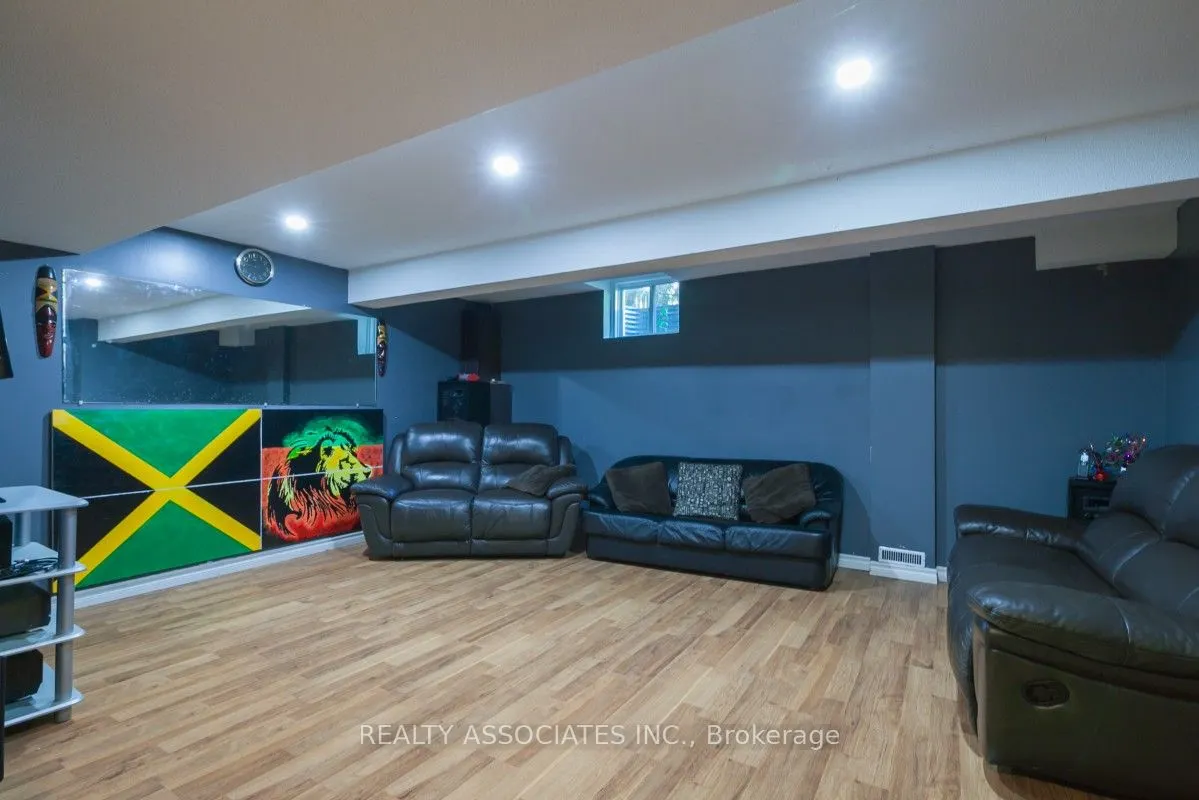 30 Catkins Crescent