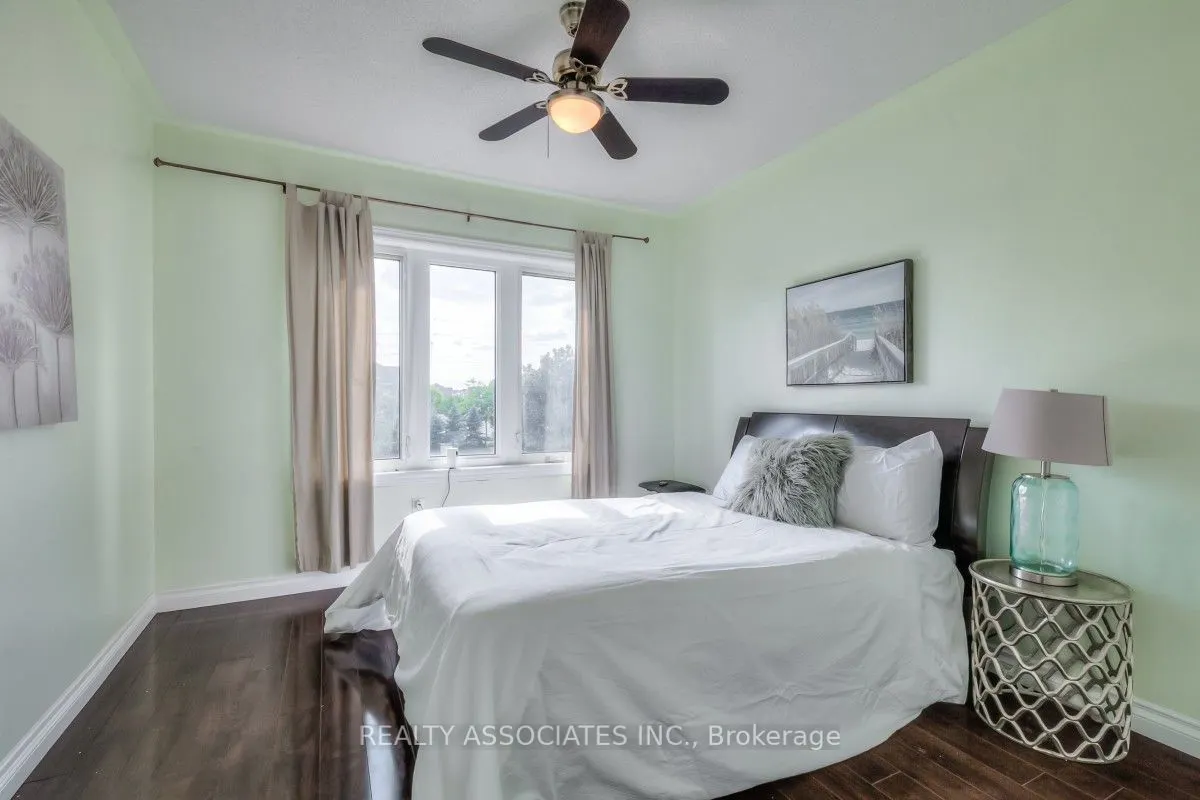 30 Catkins Crescent