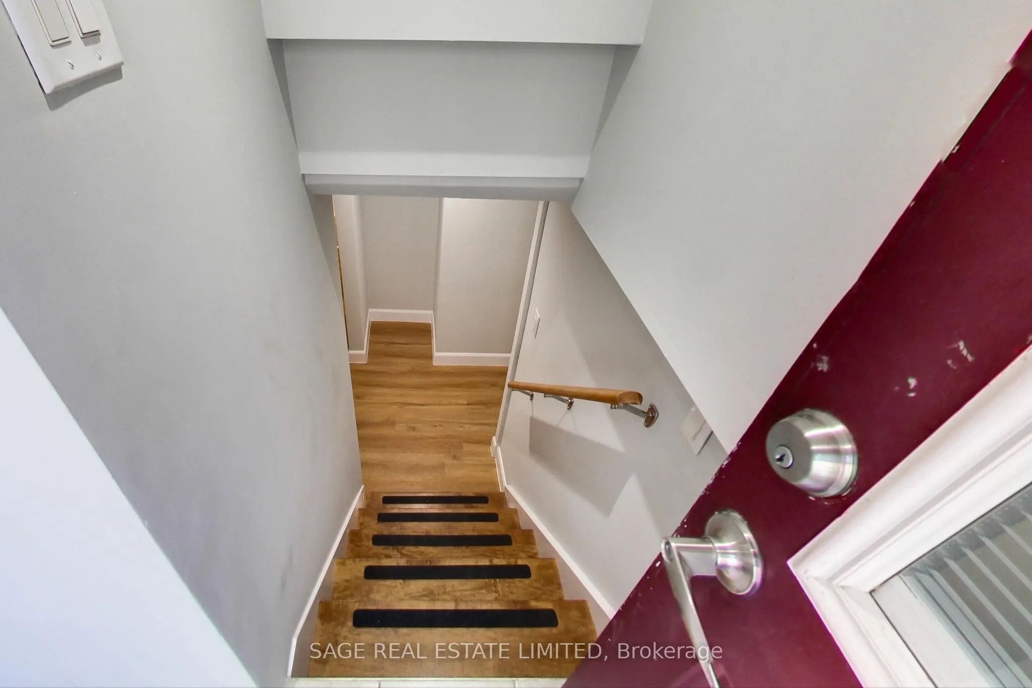 2505 Gerrard St Street E, #Lower