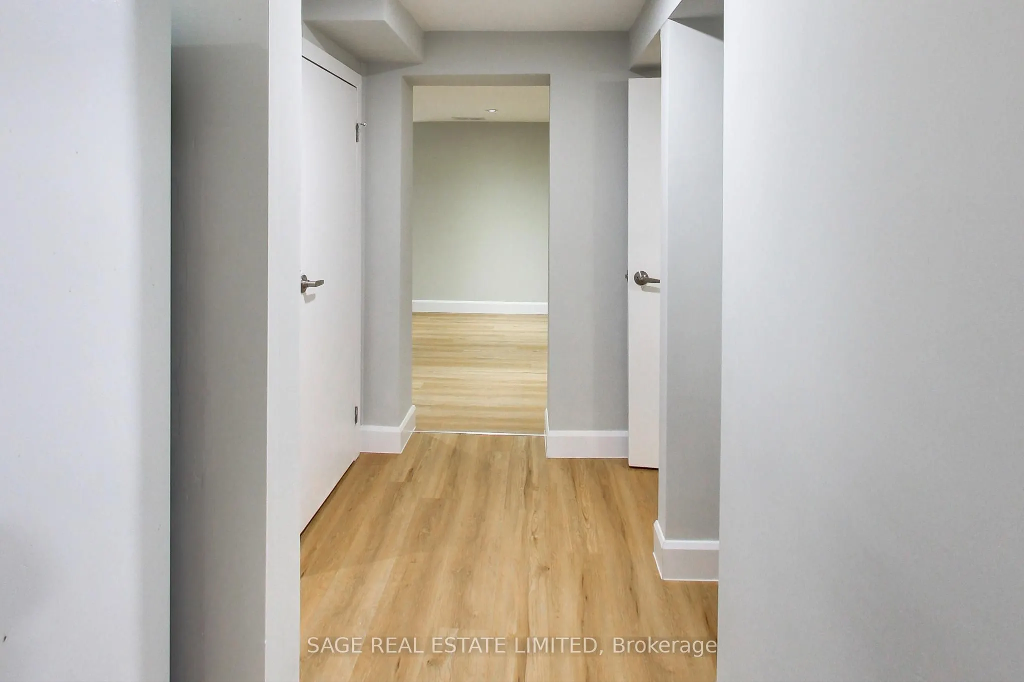 2505 Gerrard St Street E, #Lower